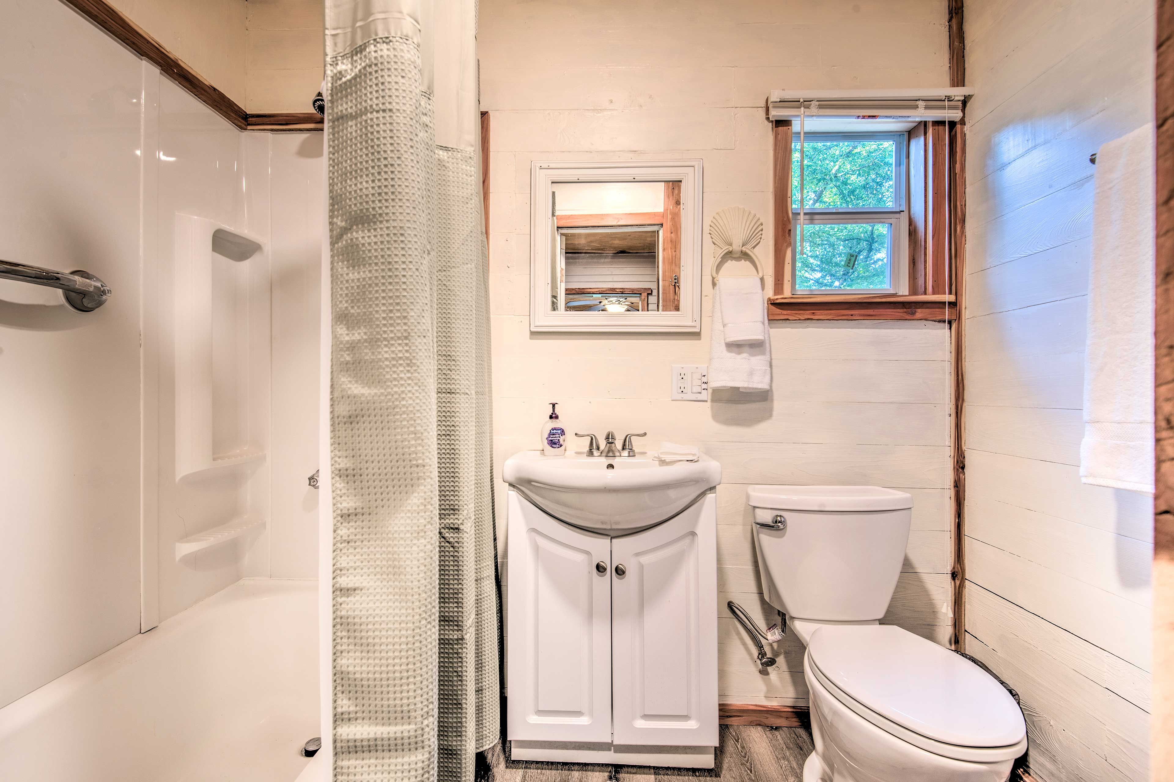 Full Bathroom | Linens & Towels