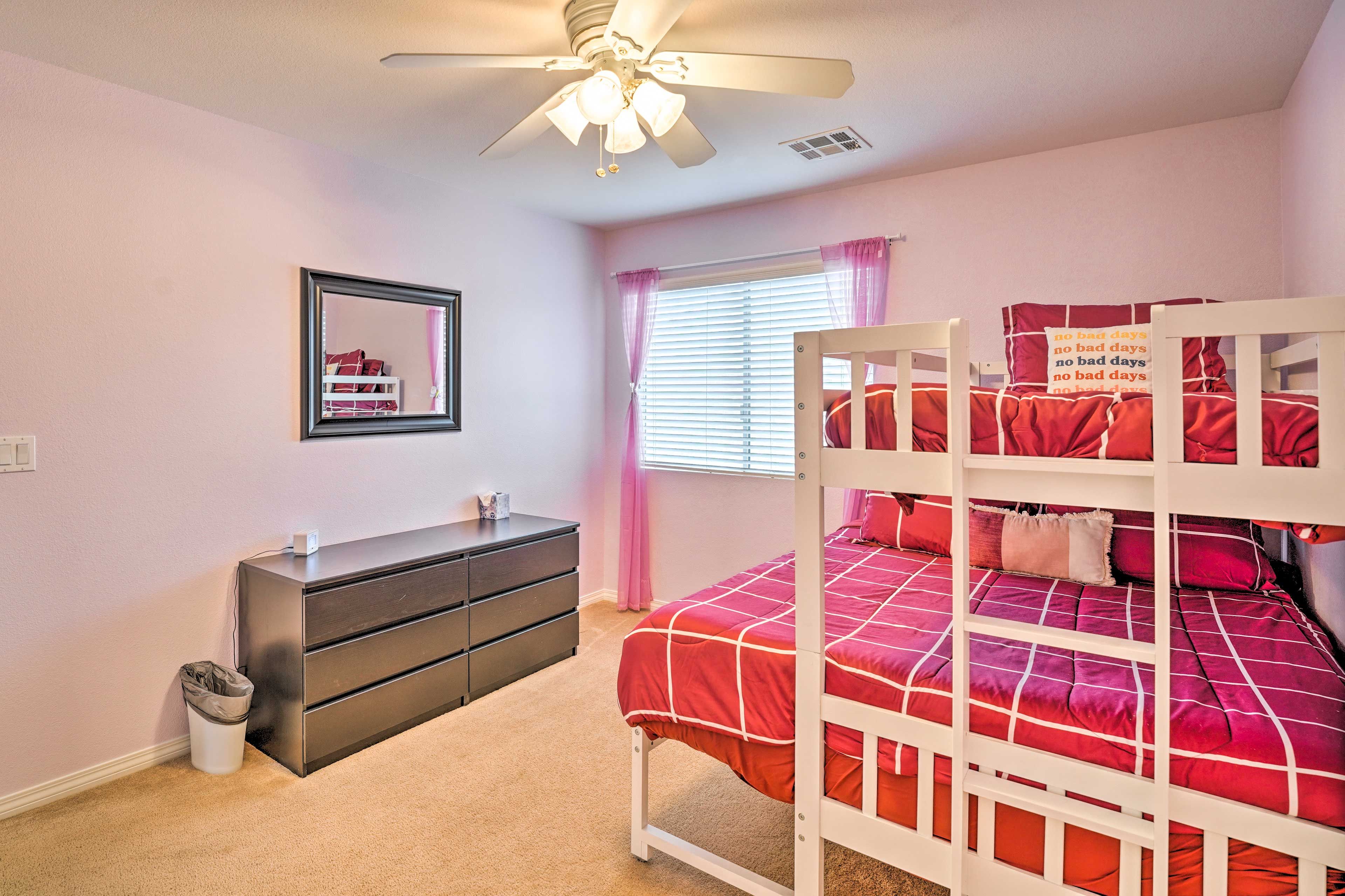 Bedroom 5 | Twin/Queen Bunk Bed