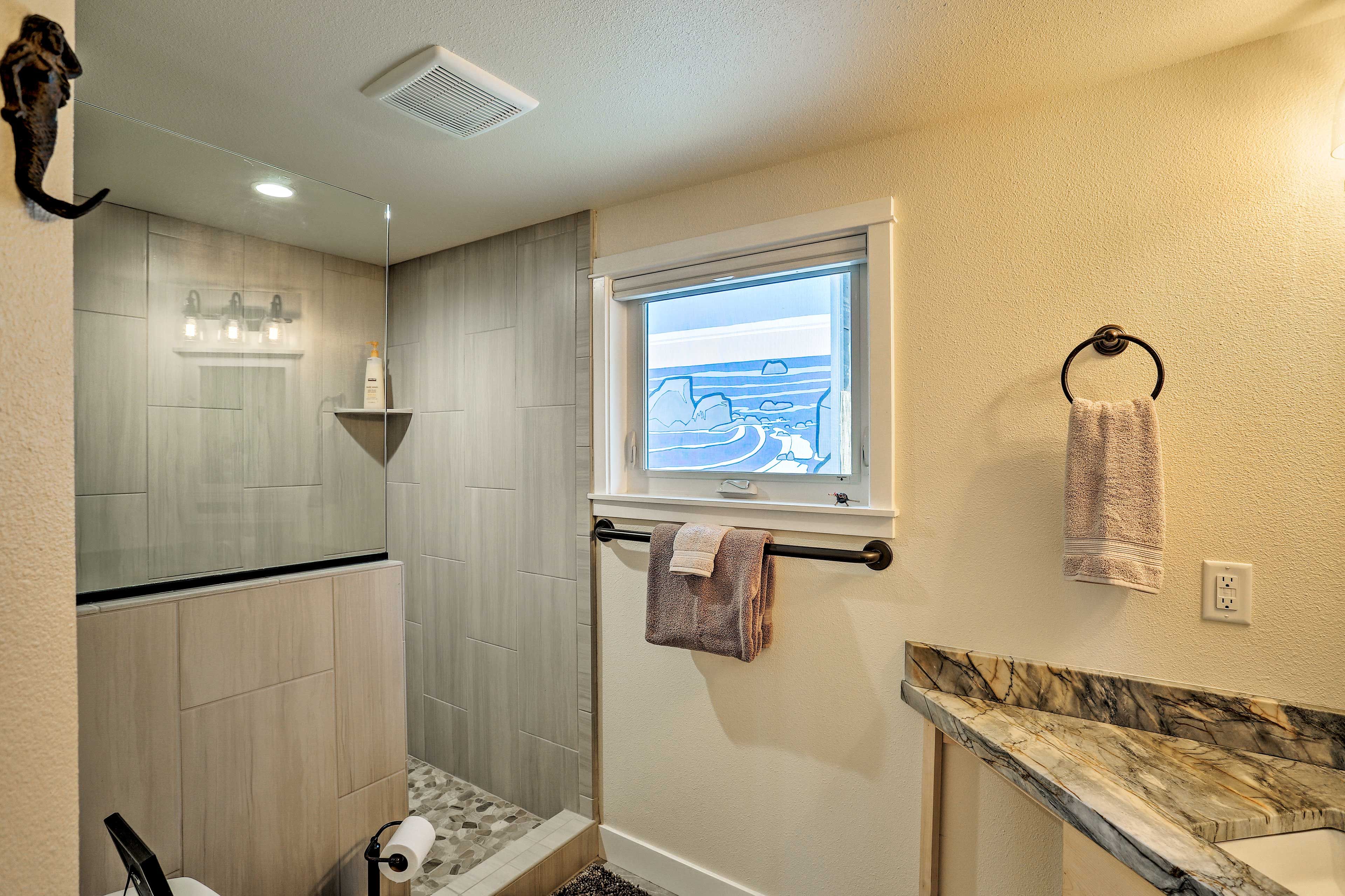 Full Bathroom | Linens & Towels