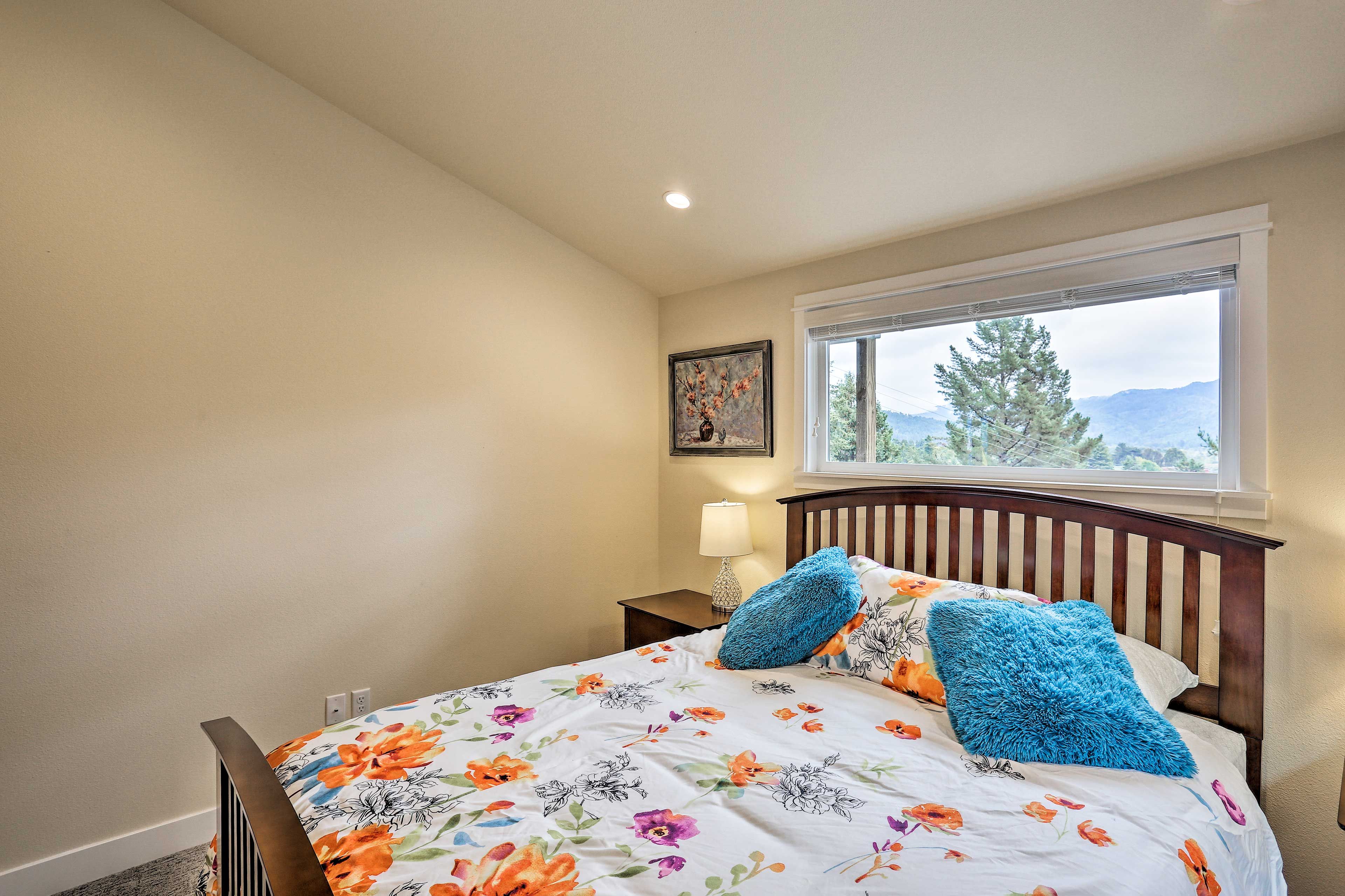 Bedroom 2 | Queen Bed