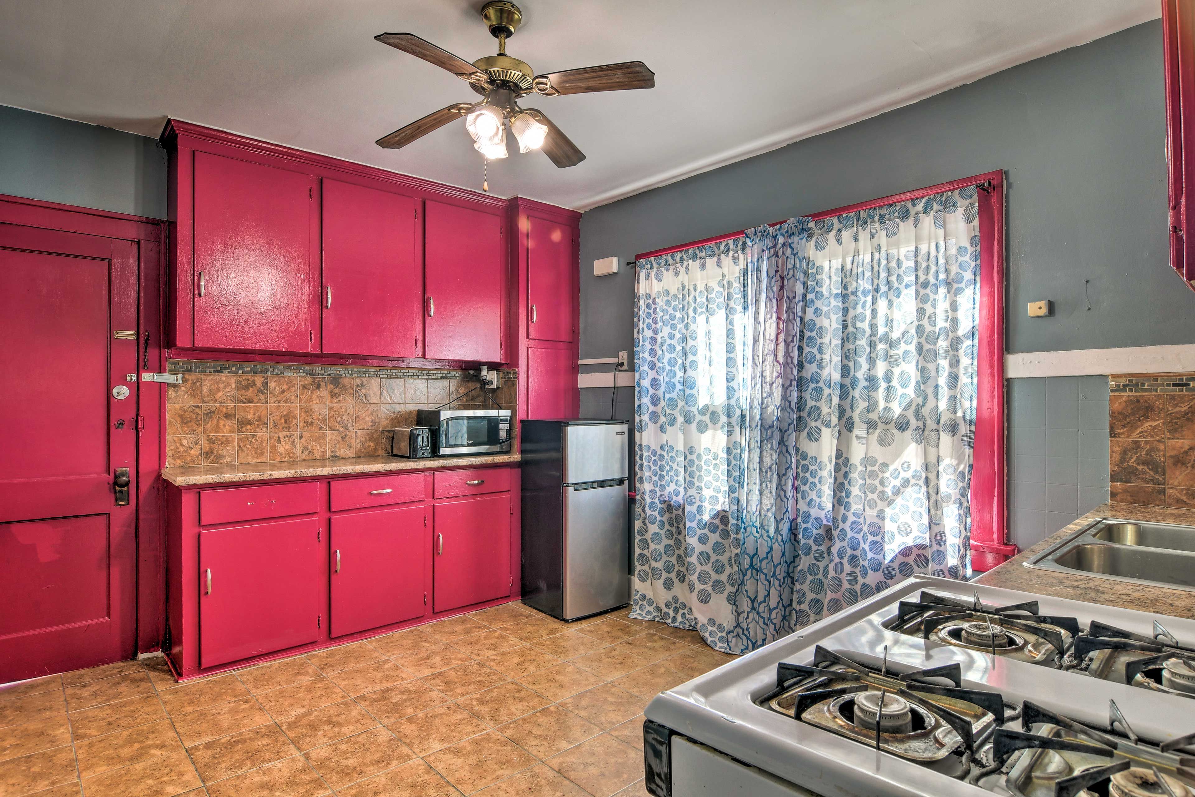 Well-Equipped Kitchen | Toaster