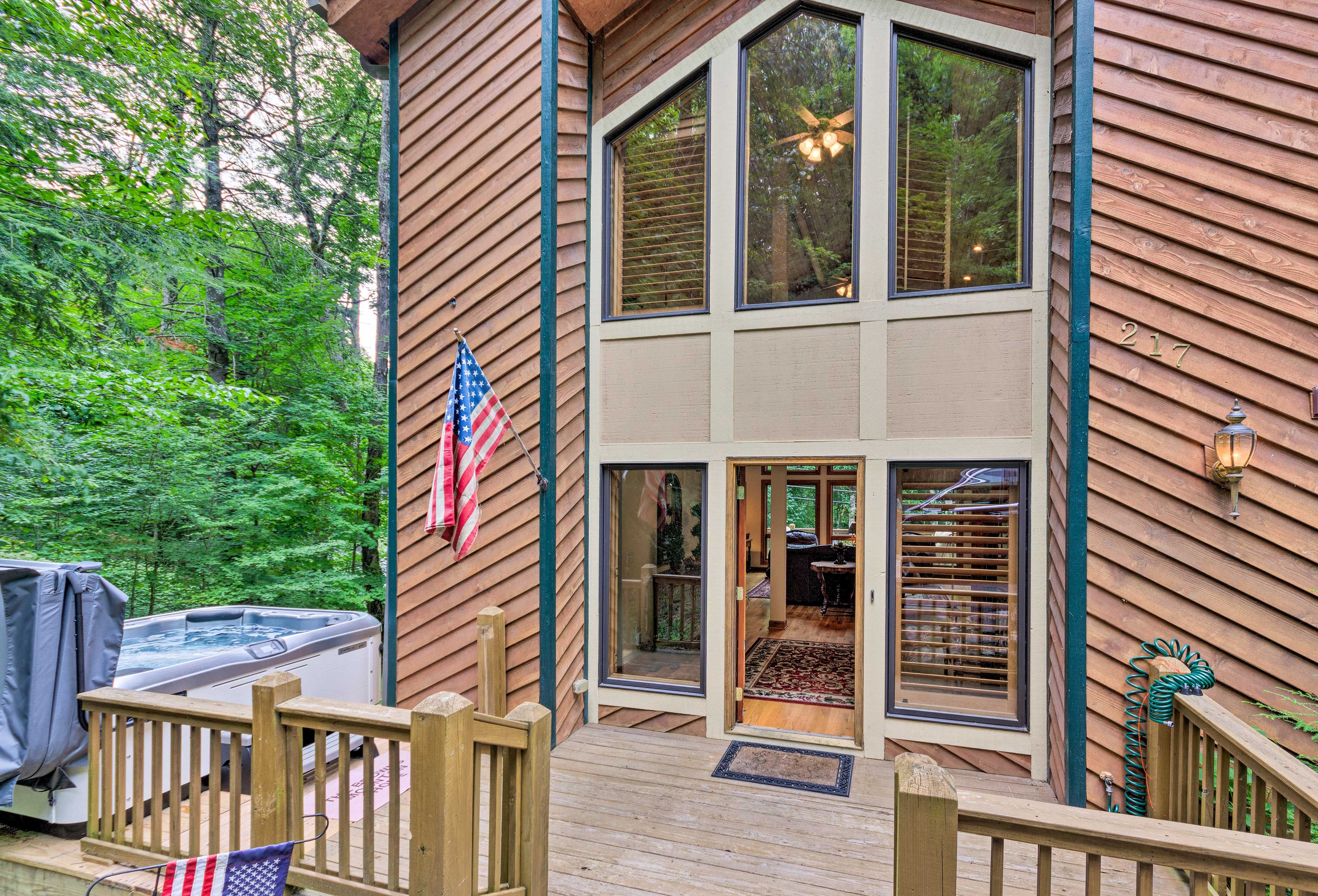 Deck | Private Hot Tub
