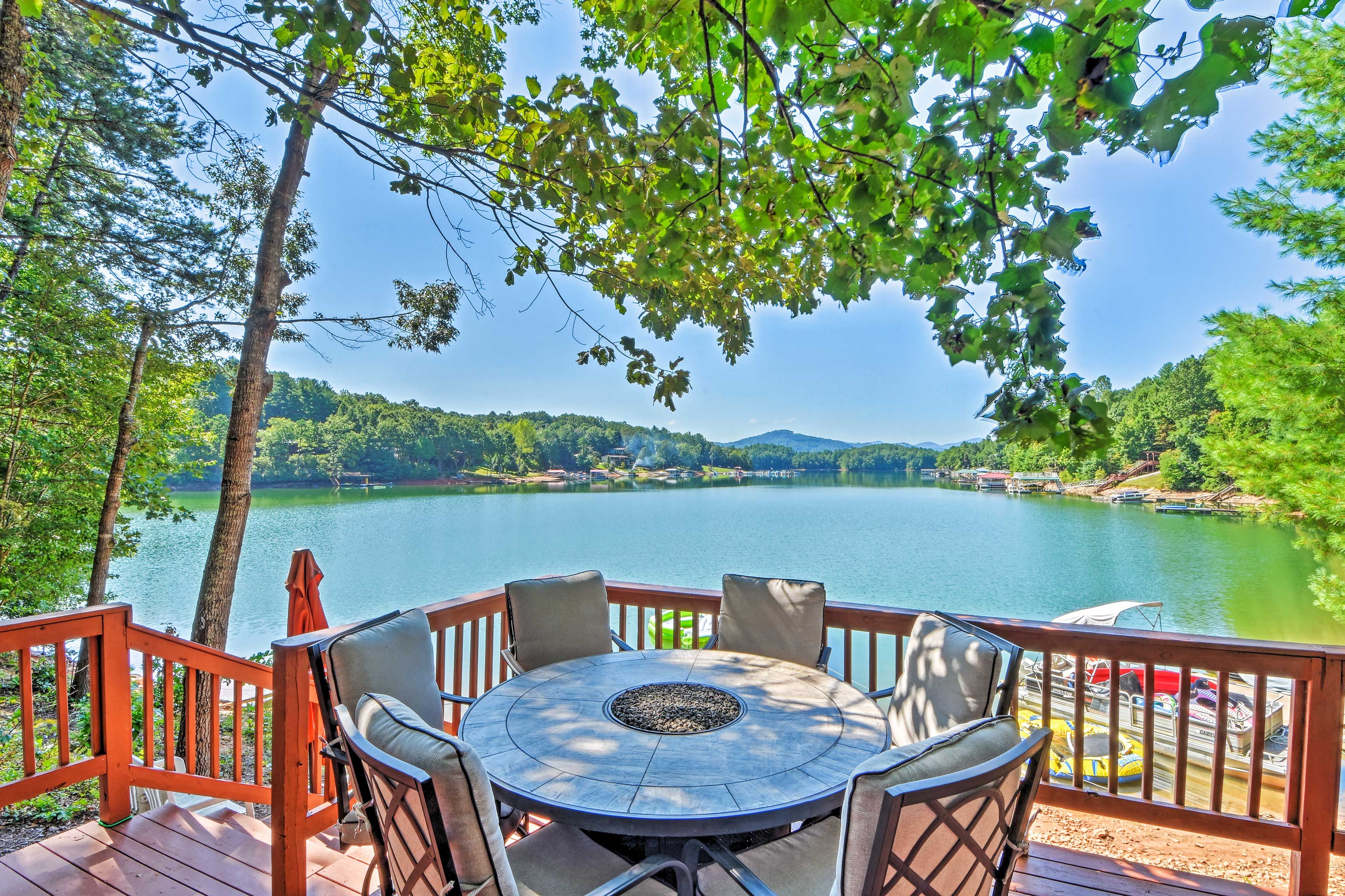 Dine al fresco on the deck.