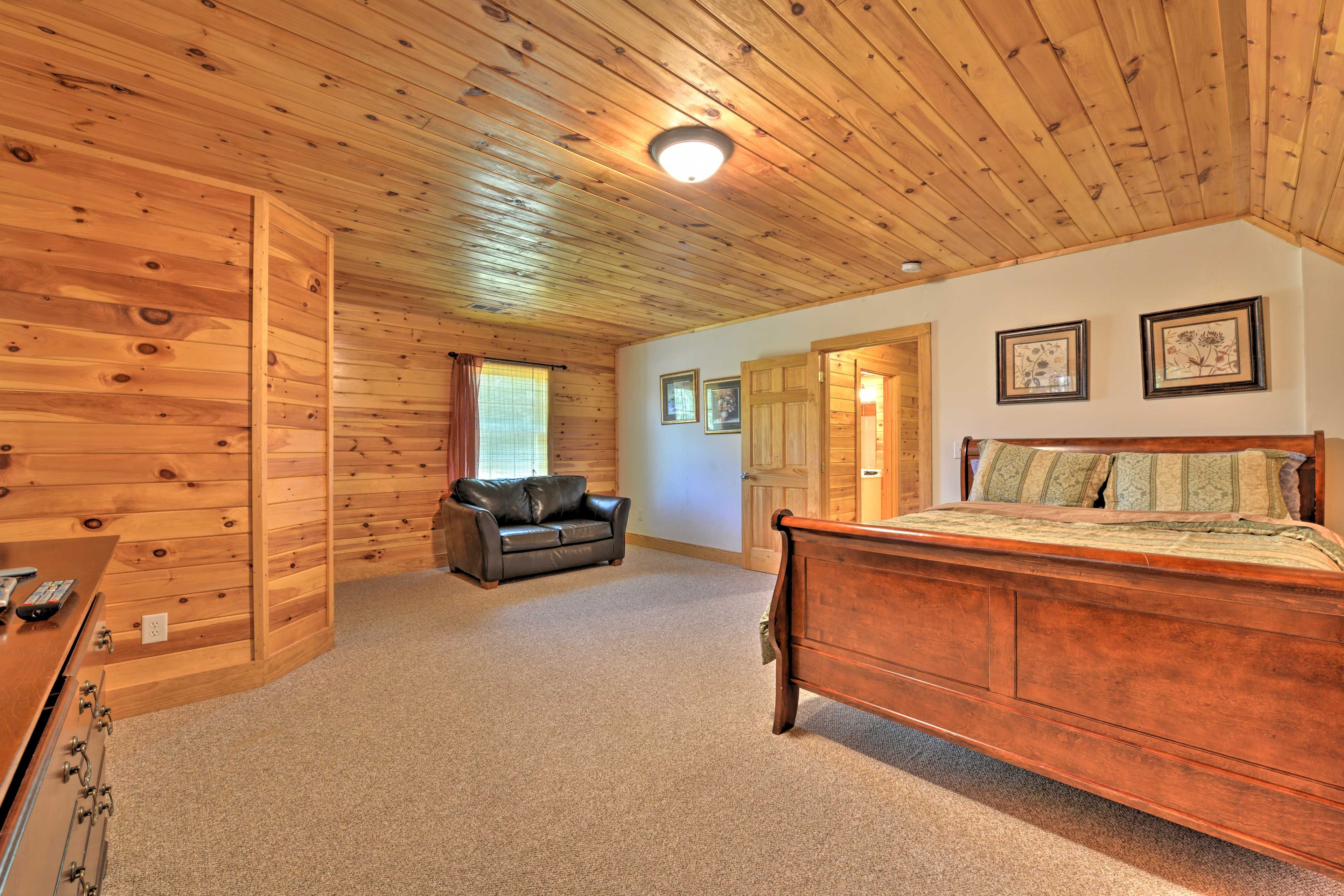 Bedroom 2 | Queen Bed