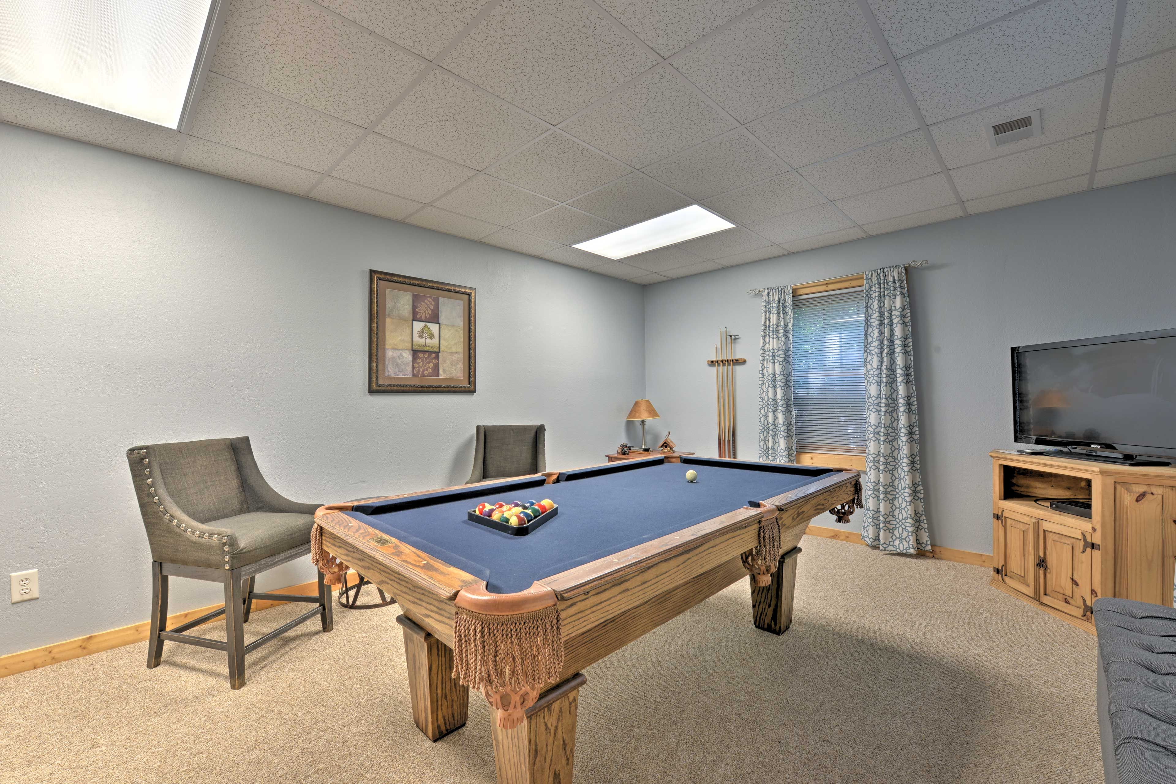 Basement | Pool Table | Smart TV