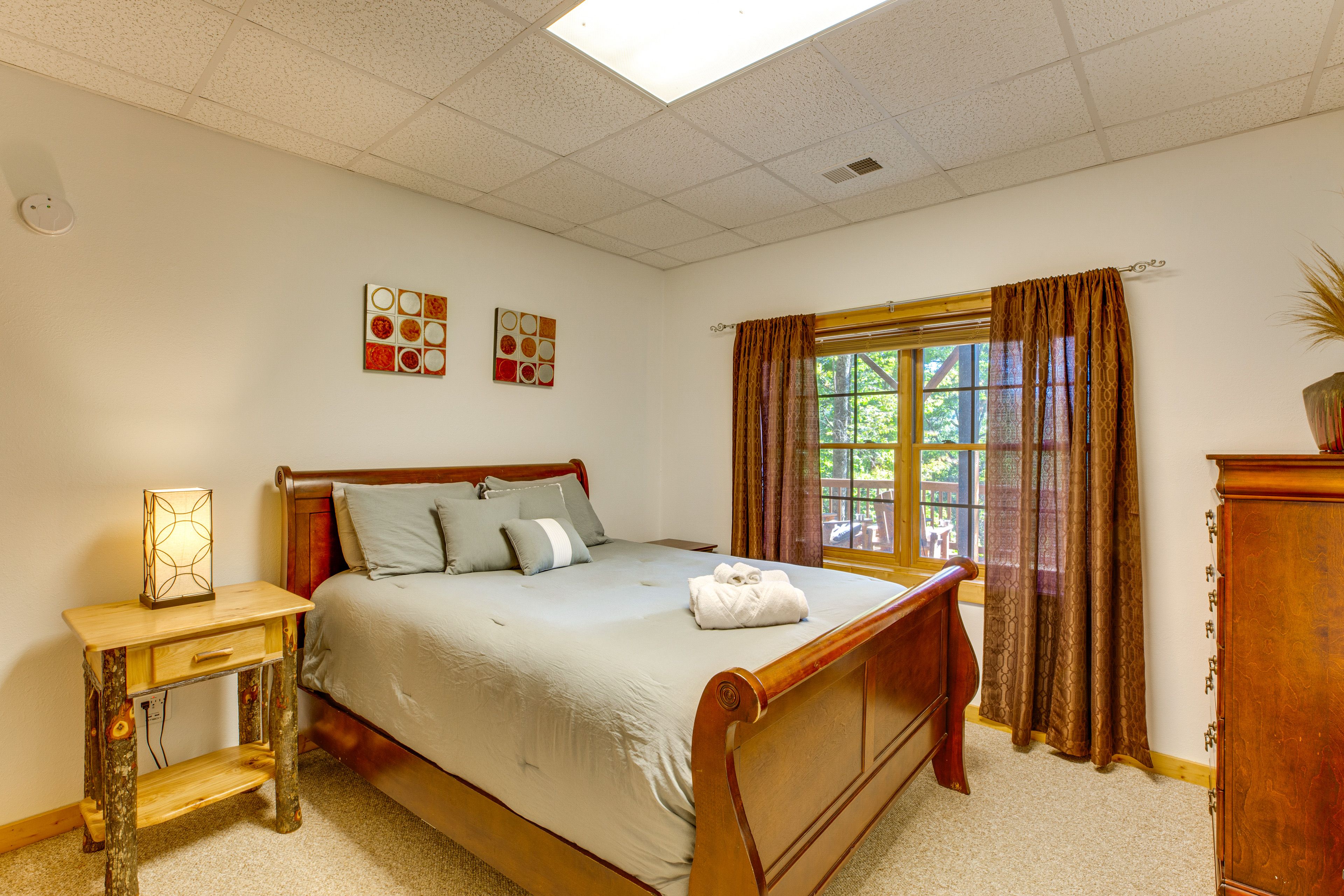 Bedroom 4 | Queen Bed