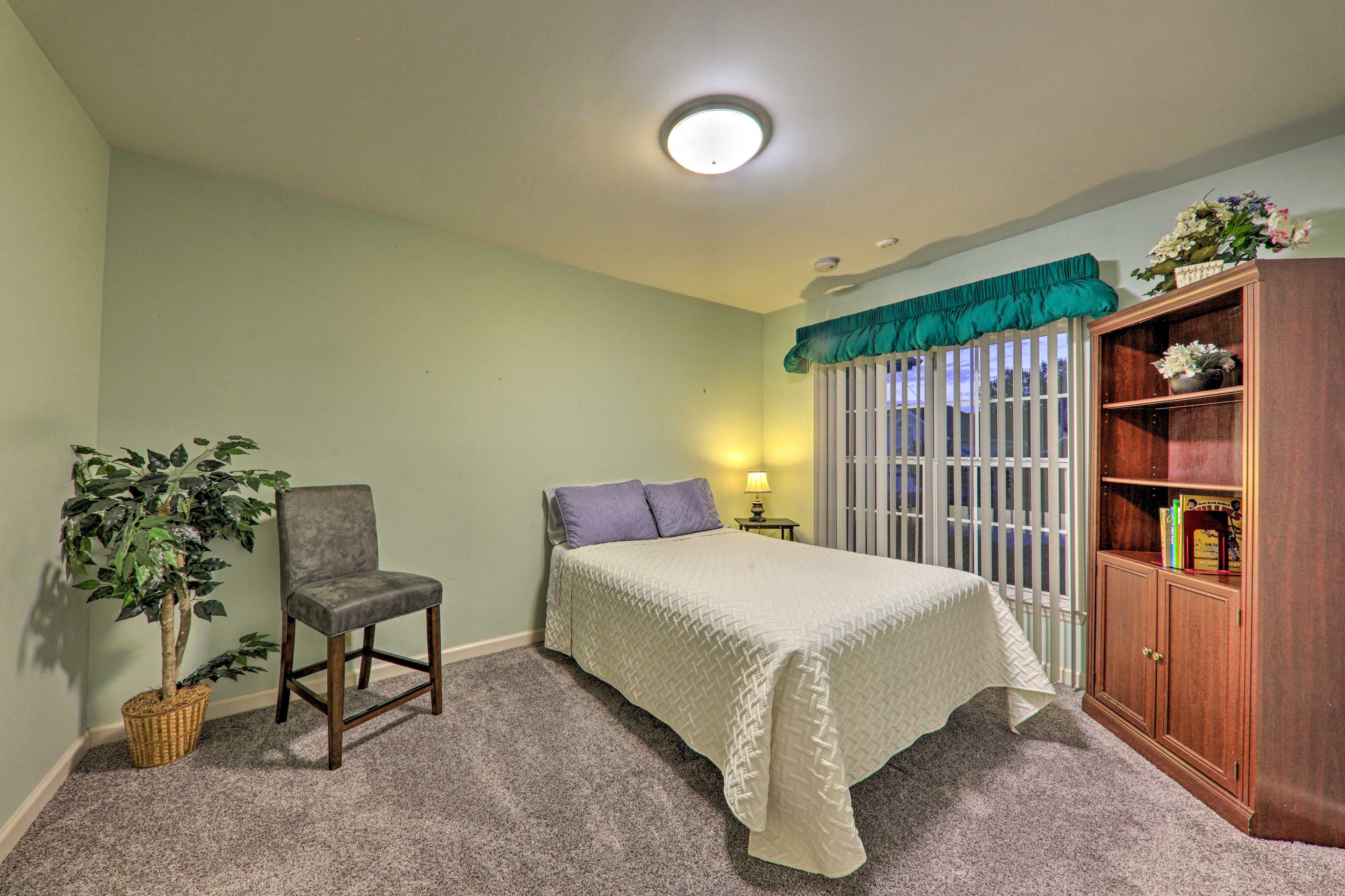 You'll find another queen bed in this room.