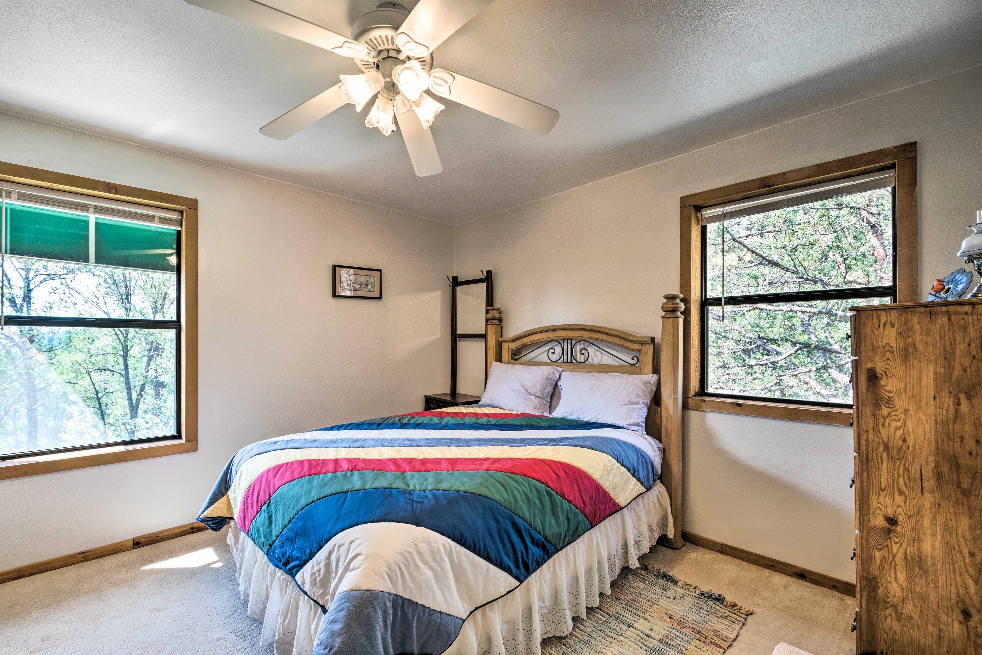 Bedroom 1 | Queen Bed