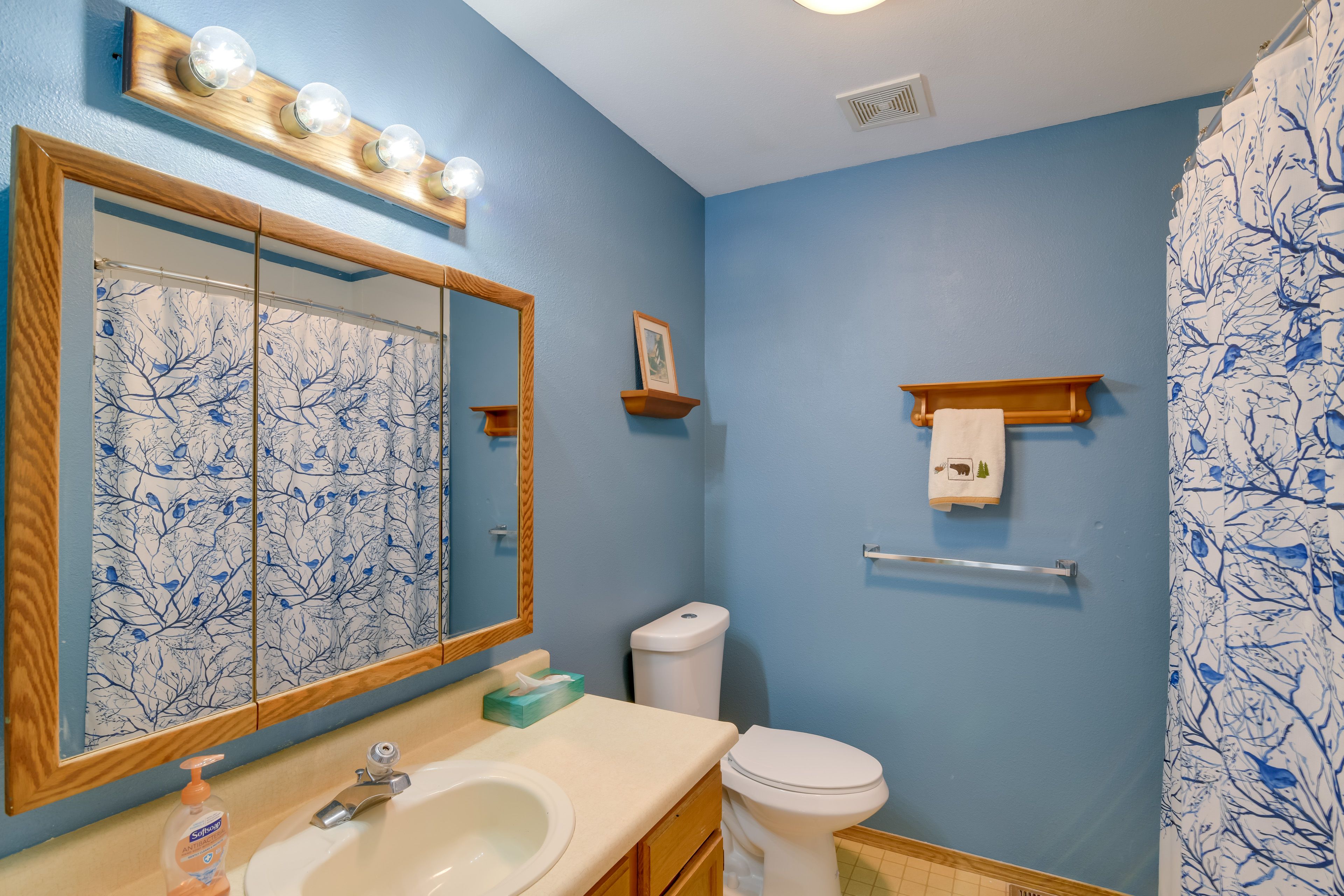 Full Bathroom | 2nd Floor