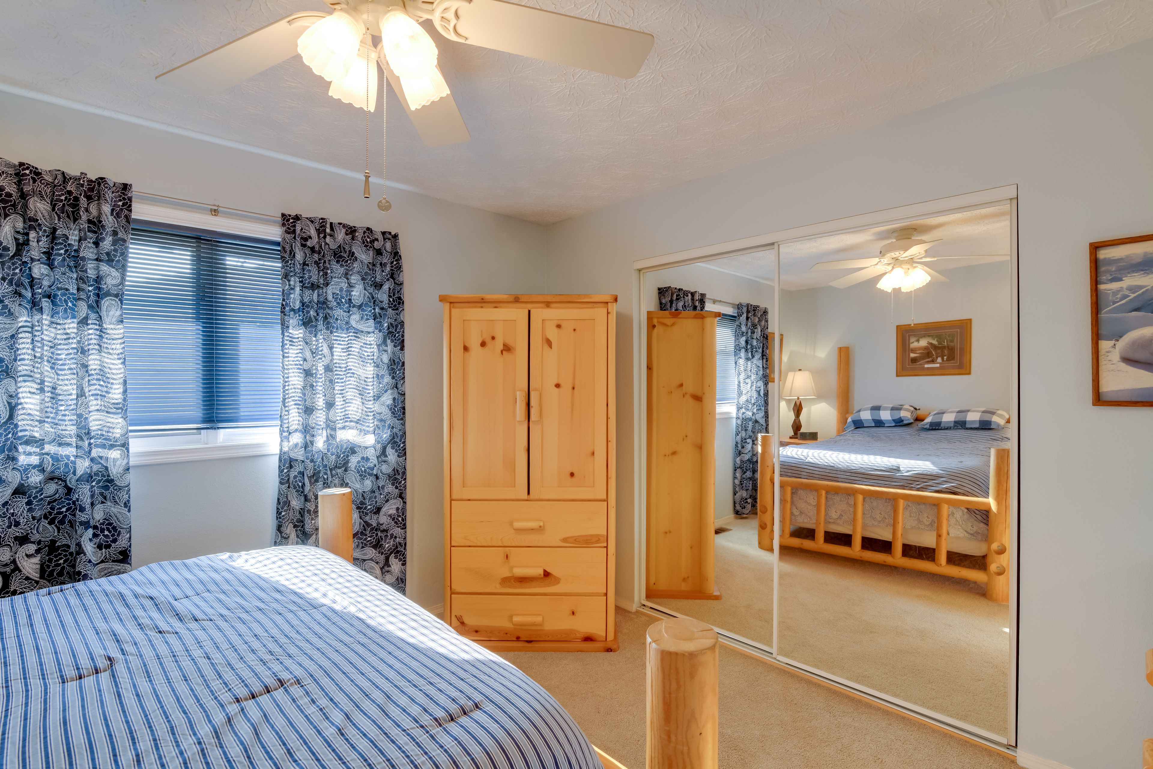 Bedroom 1 | 2nd Floor | Queen Bed