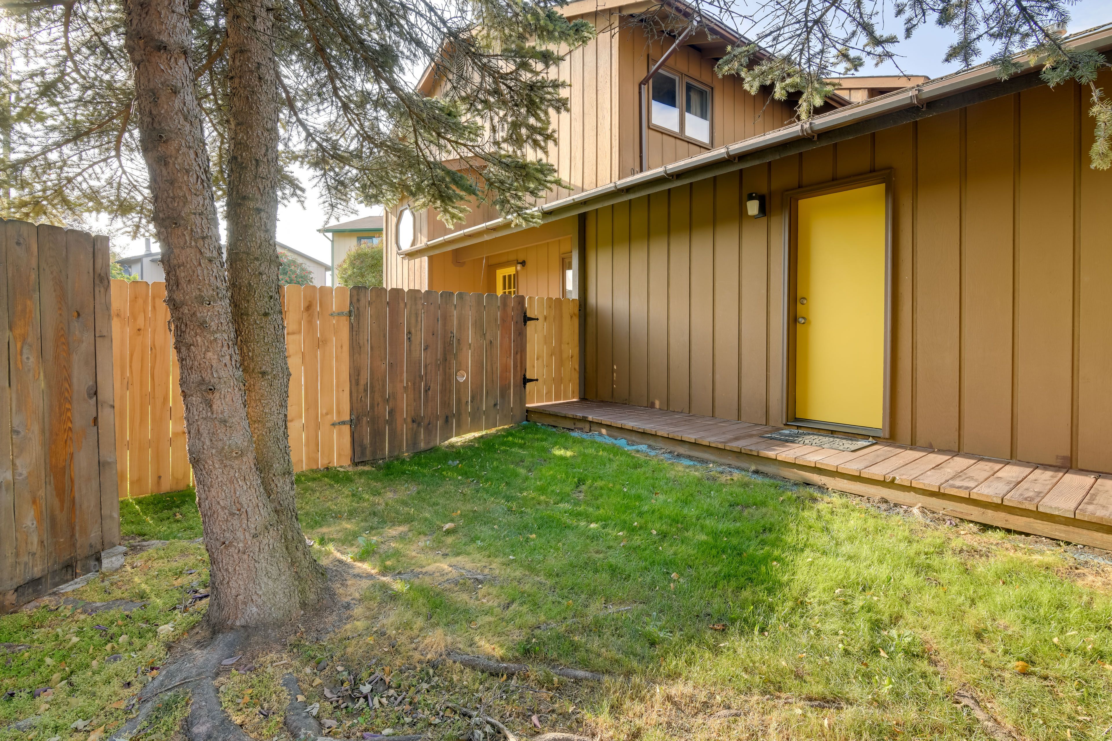 Parking | Driveway (2 Vehicles) | Garage (1 Vehicle)