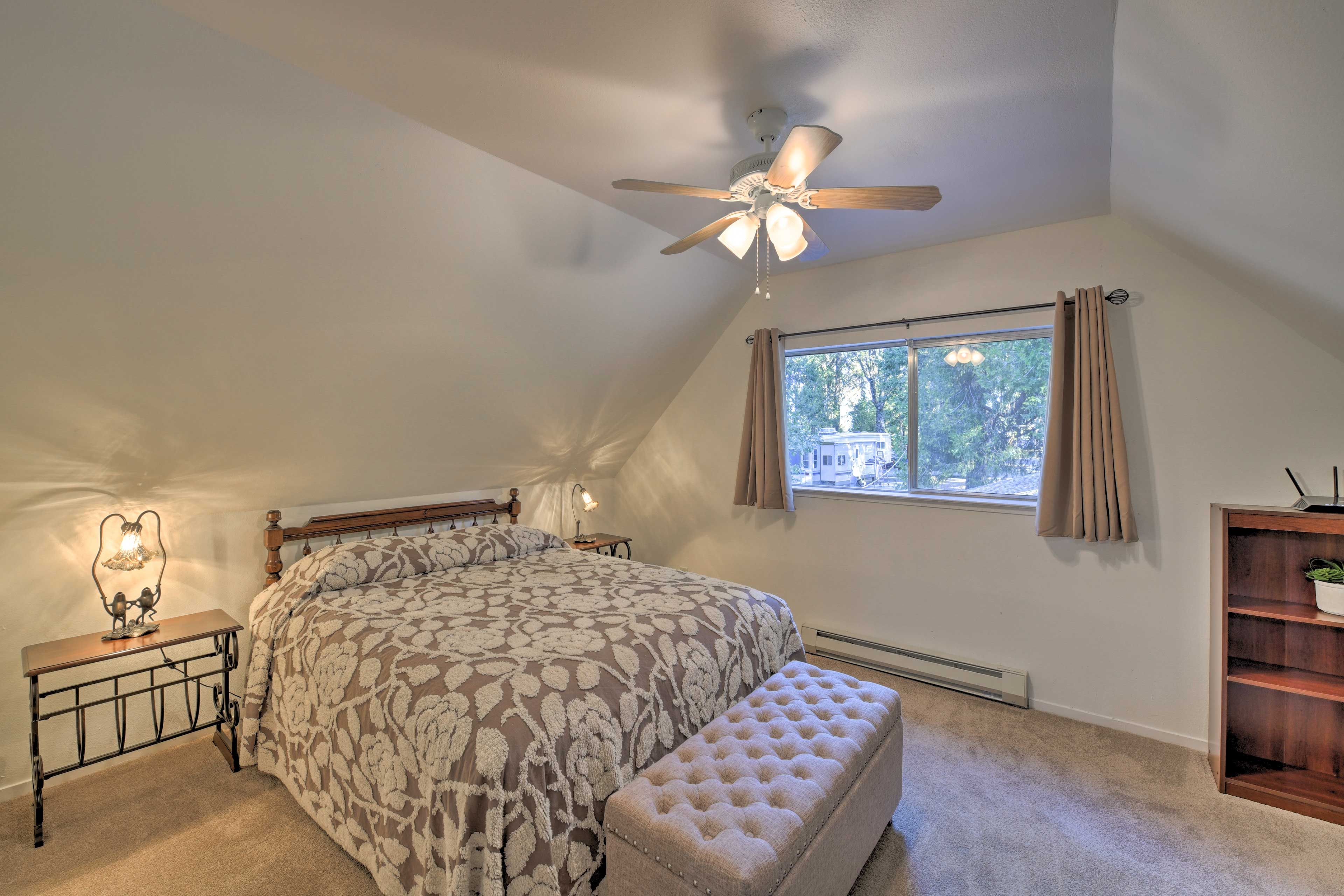 Bedroom 2 | Queen Bed