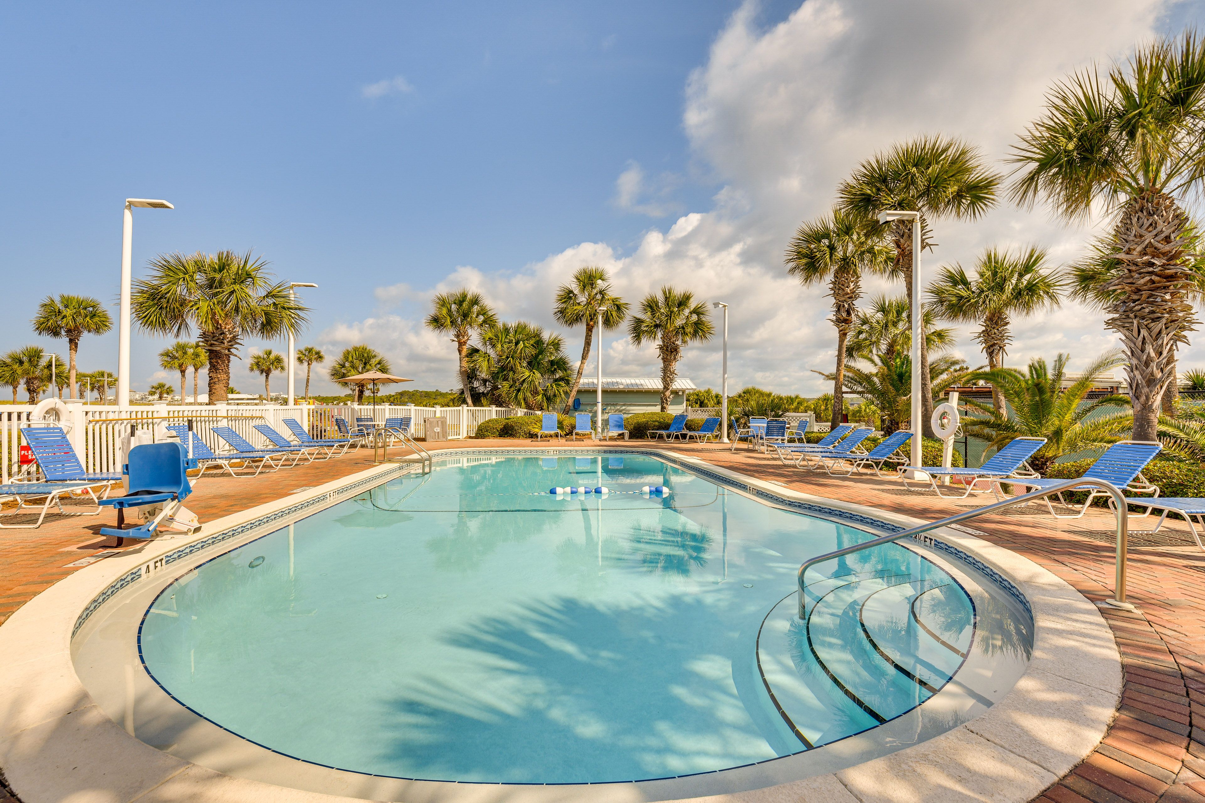 Pinnacle Port Community Amenities | Outdoor Pools