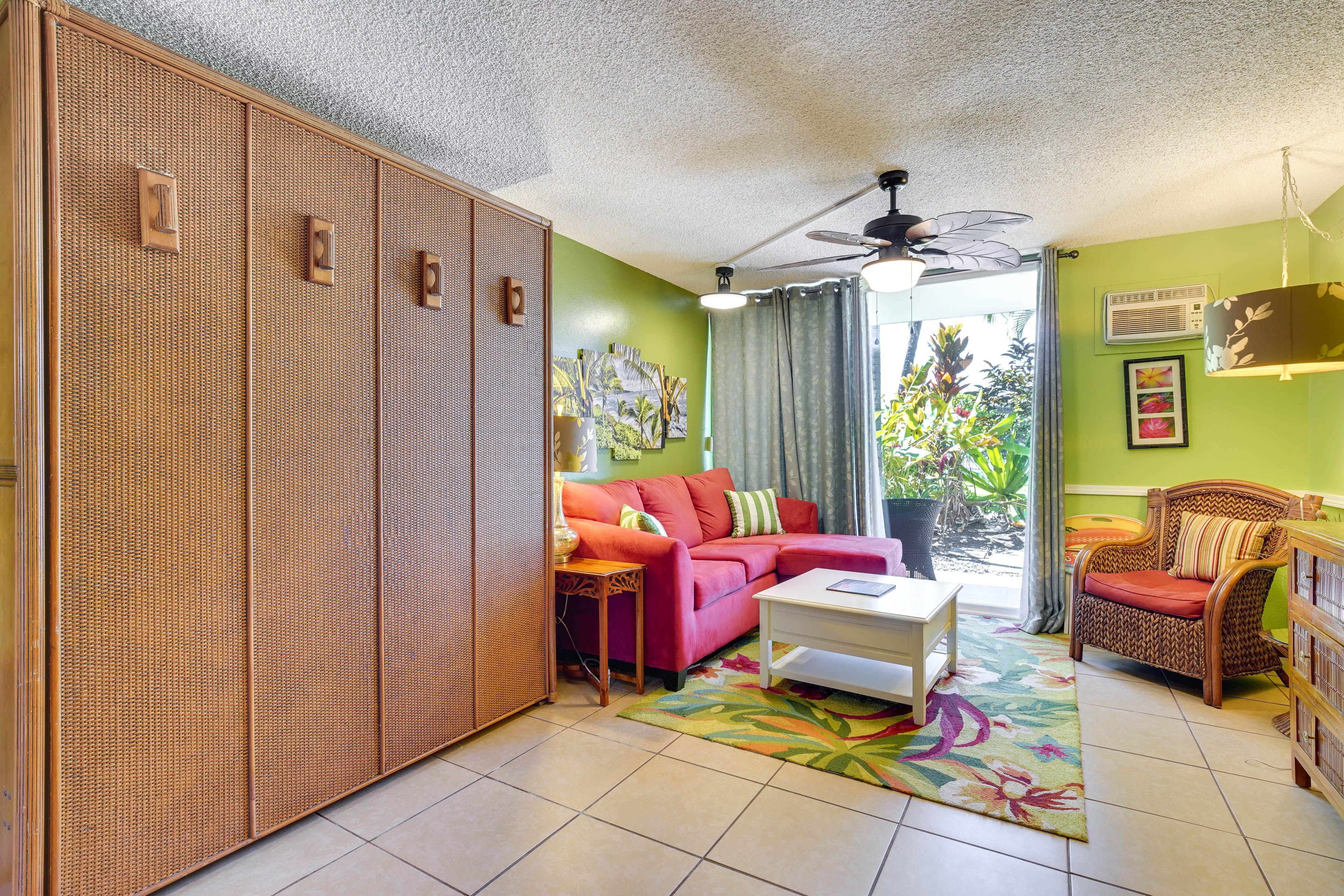 Studio | Queen Murphy Bed