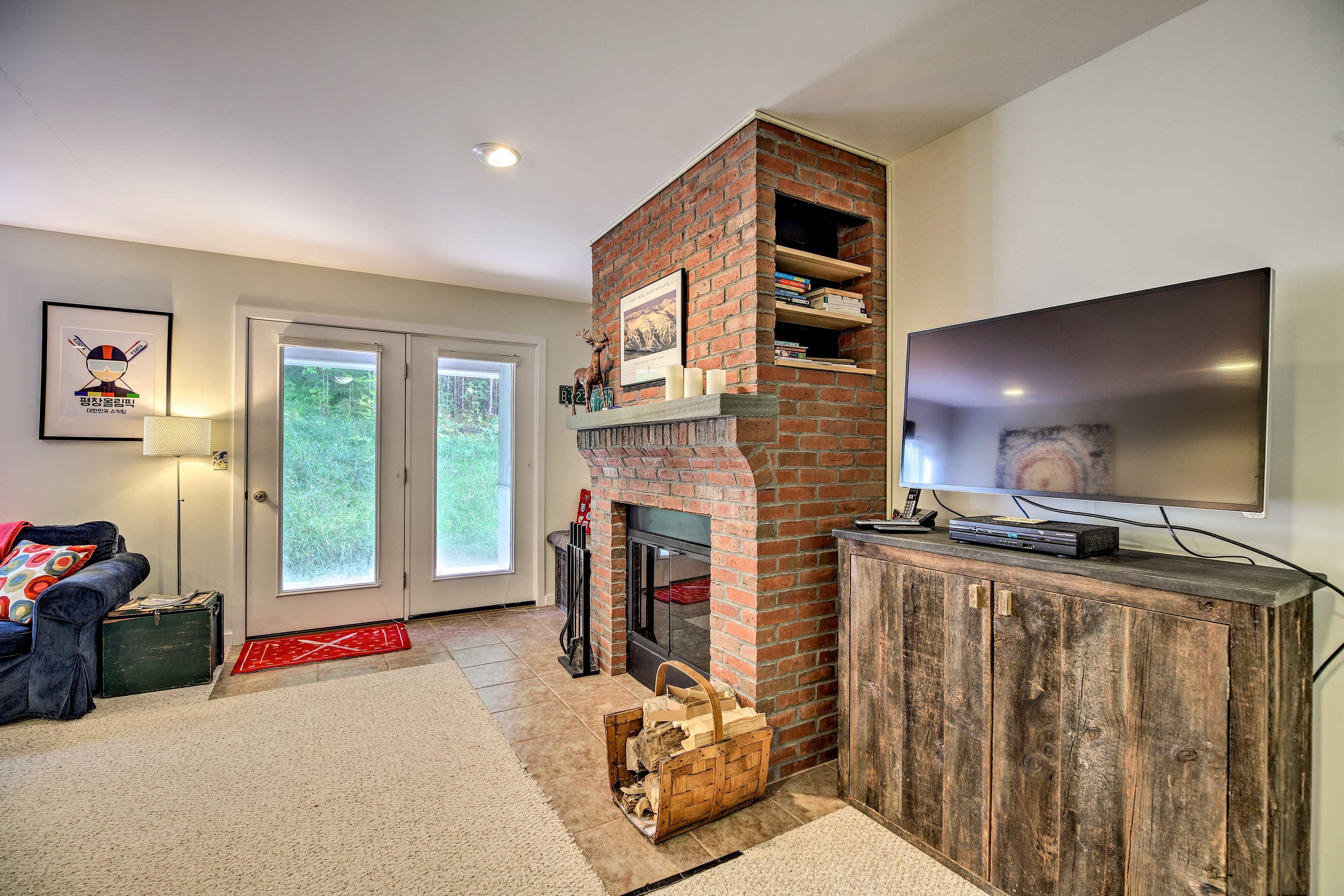 There are 2 bedrooms, 2 bathrooms, and space for 8.