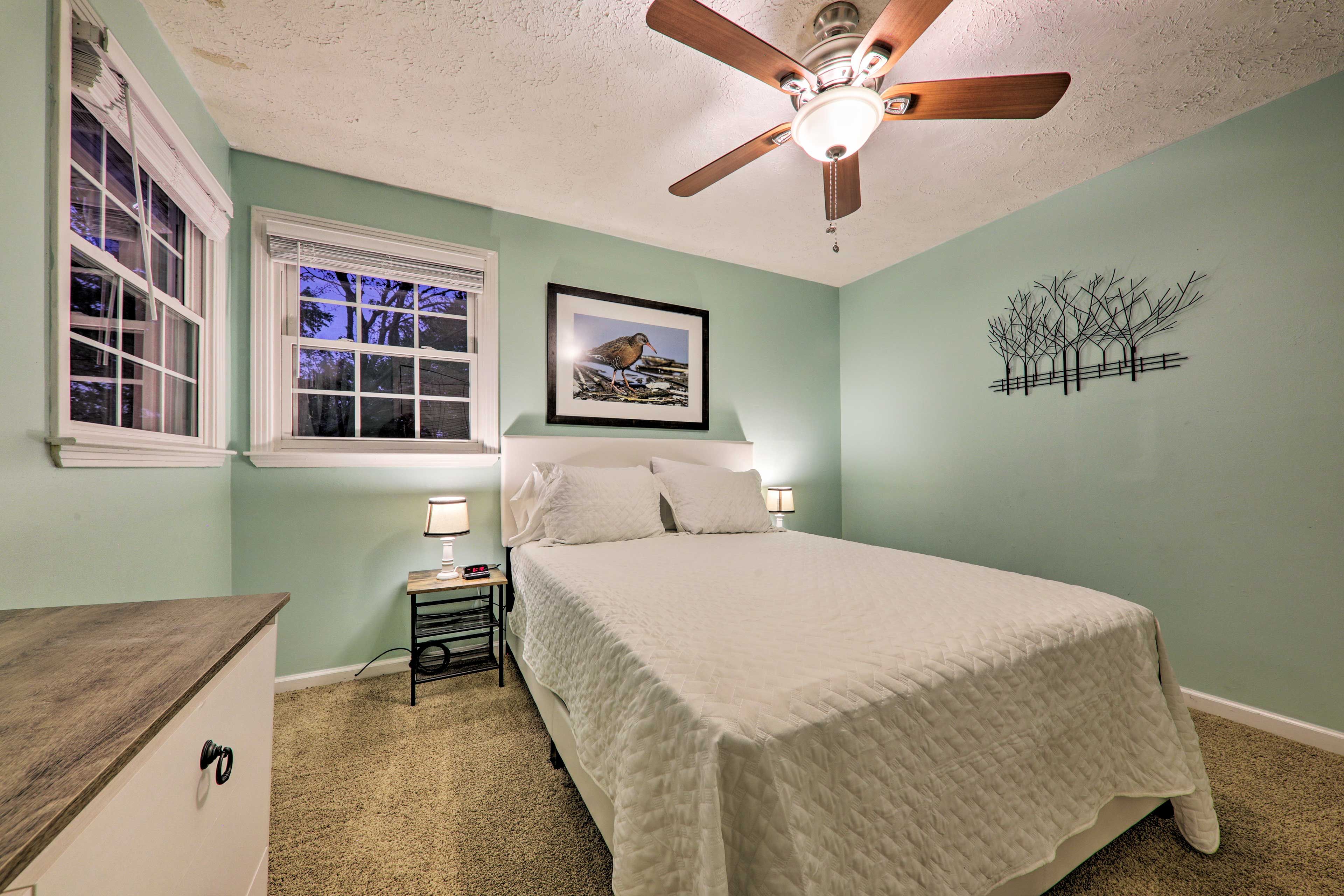 Bedroom 2 | Queen Bed | 2nd Floor | Steps Required