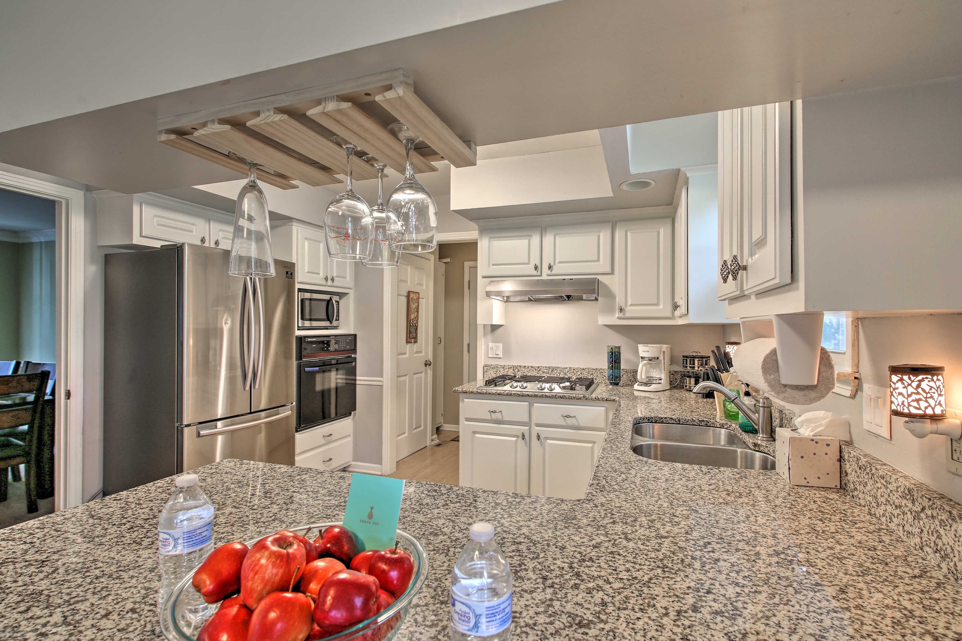 Fully Equipped Kitchen | Dishware/Flatware
