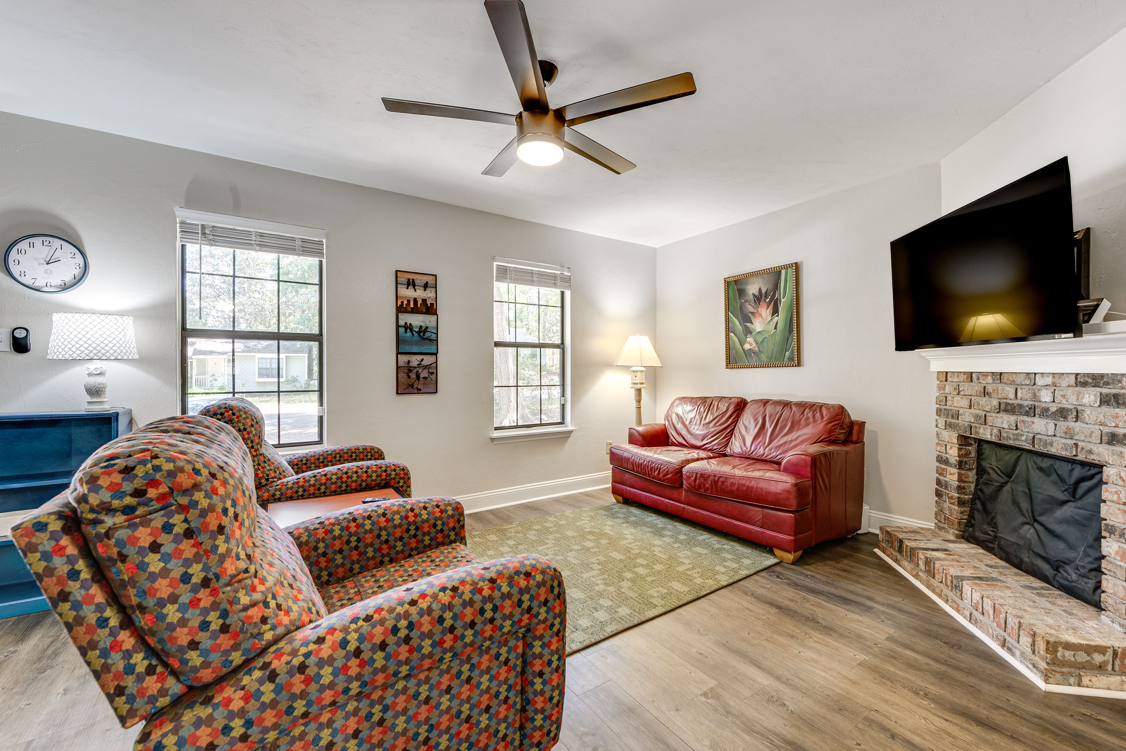 Living Room | A/C | Free WiFi