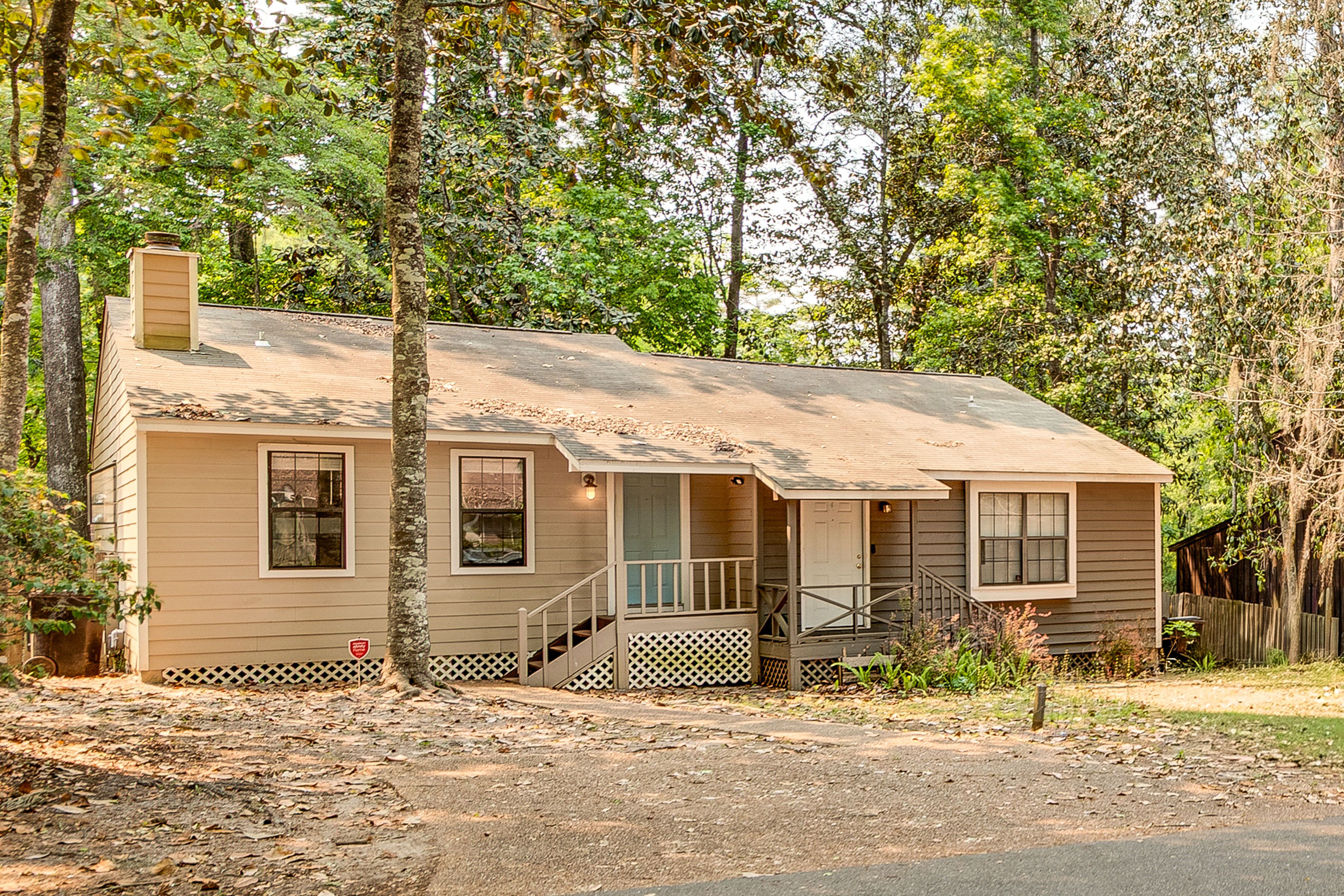 Tallahassee Vacation Rental | 2BR | 1.5BA | 880 Sq Ft | Steps to Enter