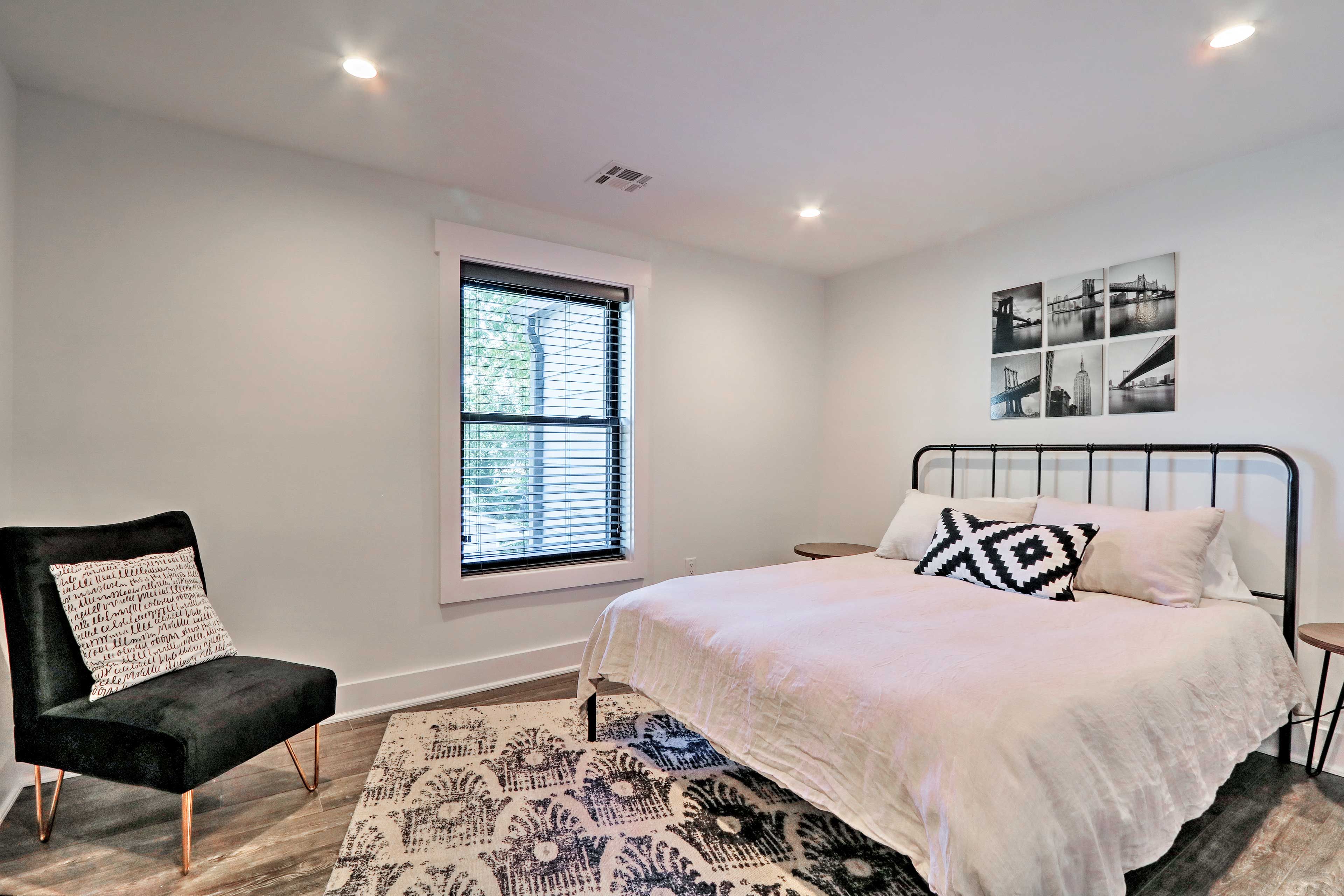 Bedroom 7 | King Bed
