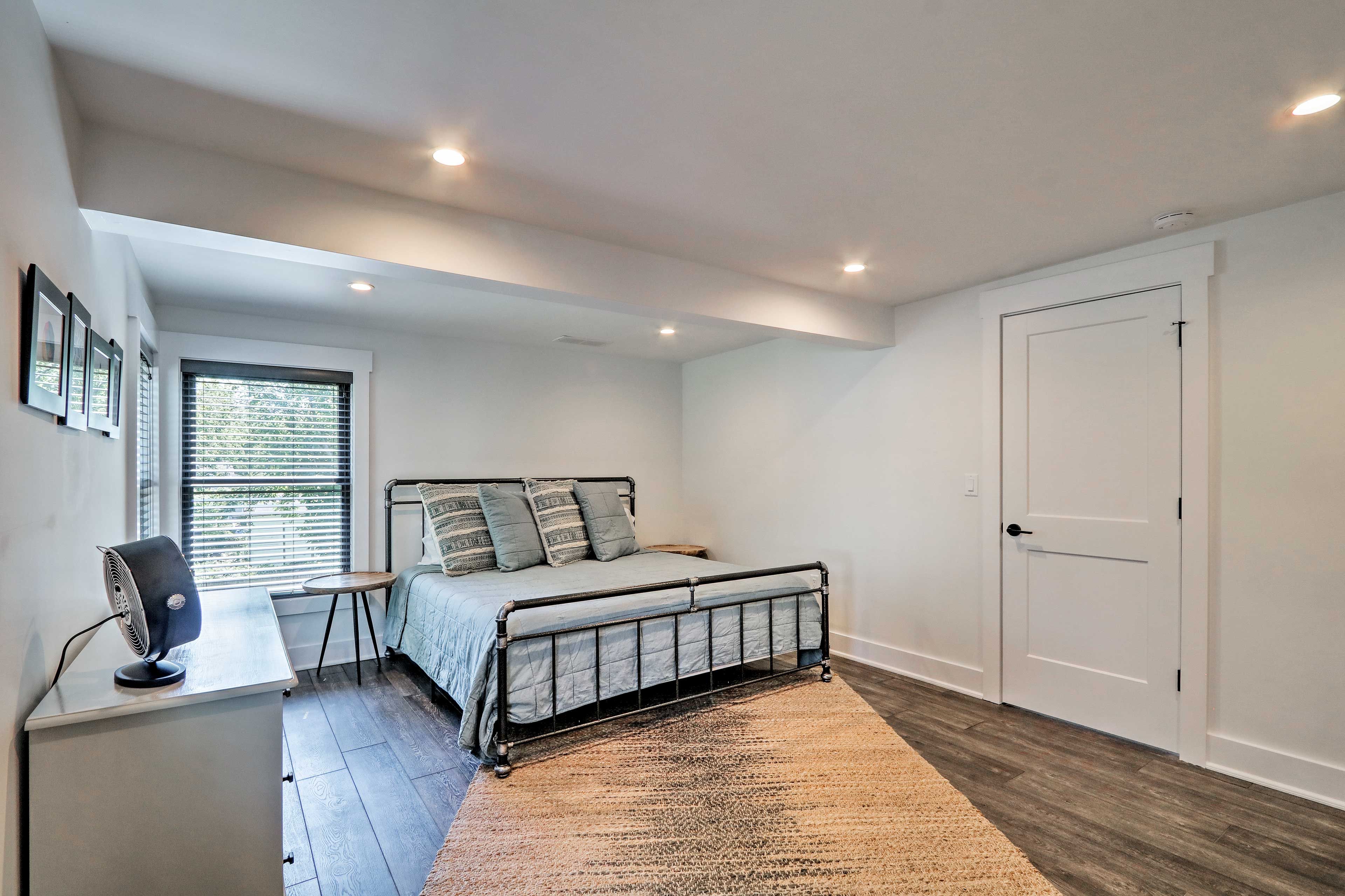 Bedroom 2 | Queen Bed