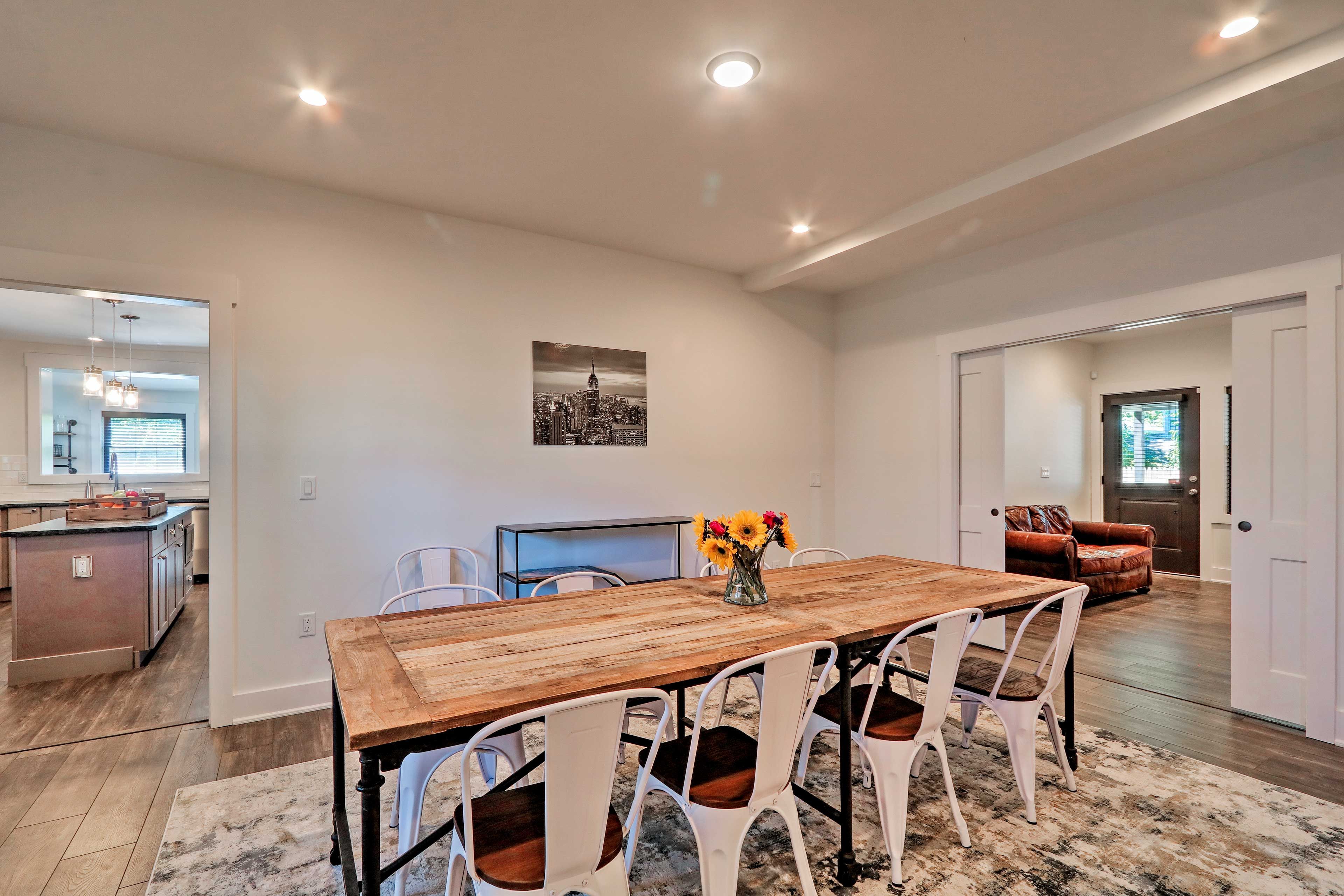 Dining Area | Dishware Provided