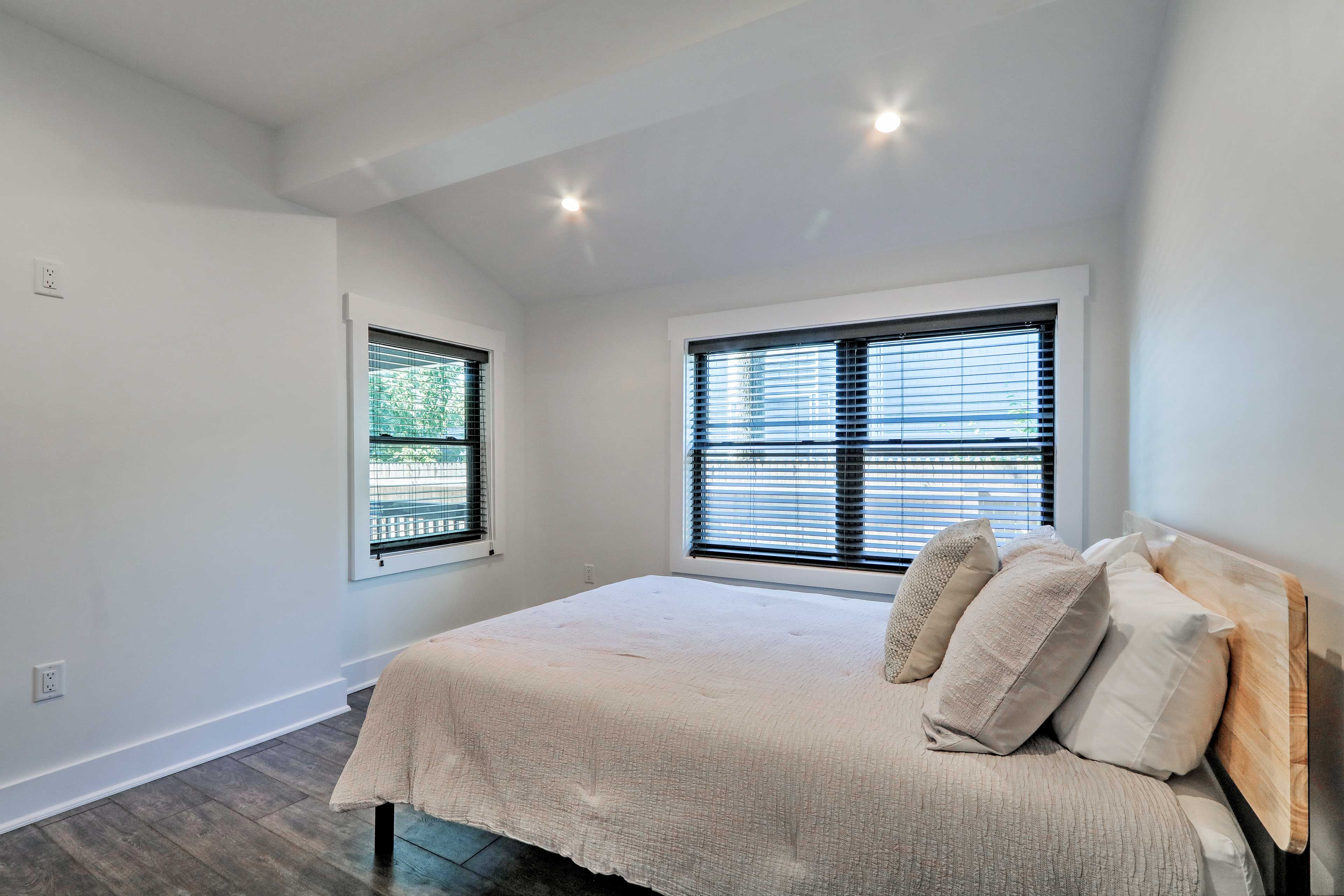 Bedroom 6 | Queen Bed