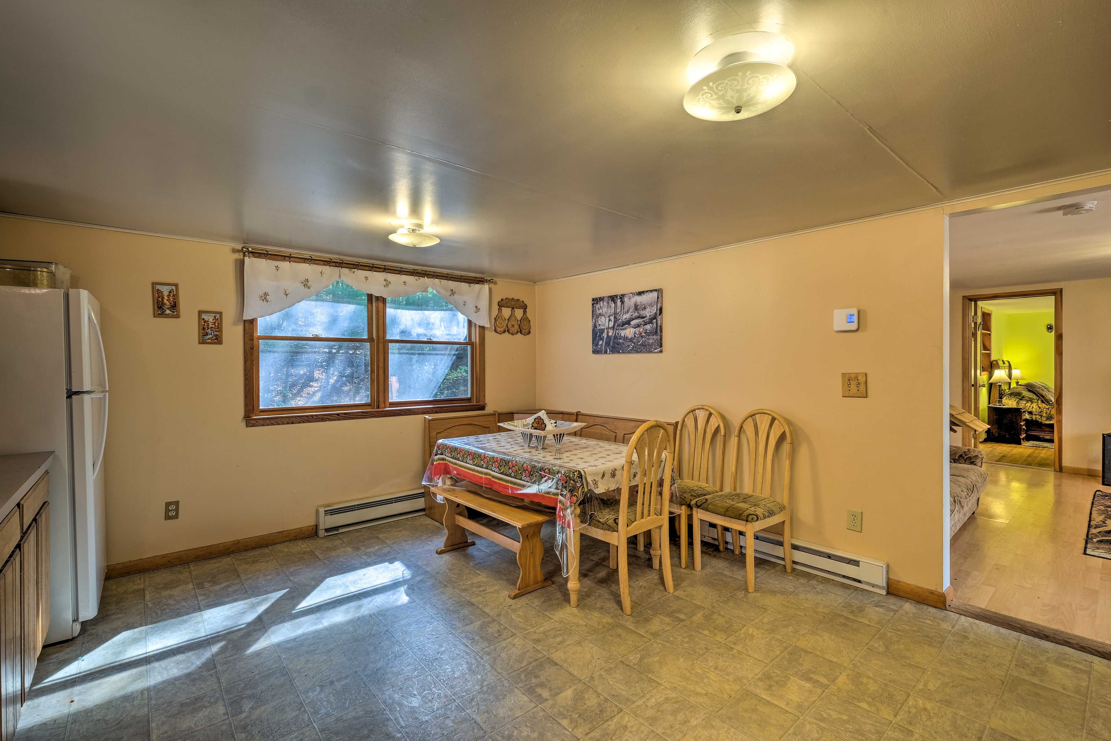 Dining Table | Dishware & Flatware Provided