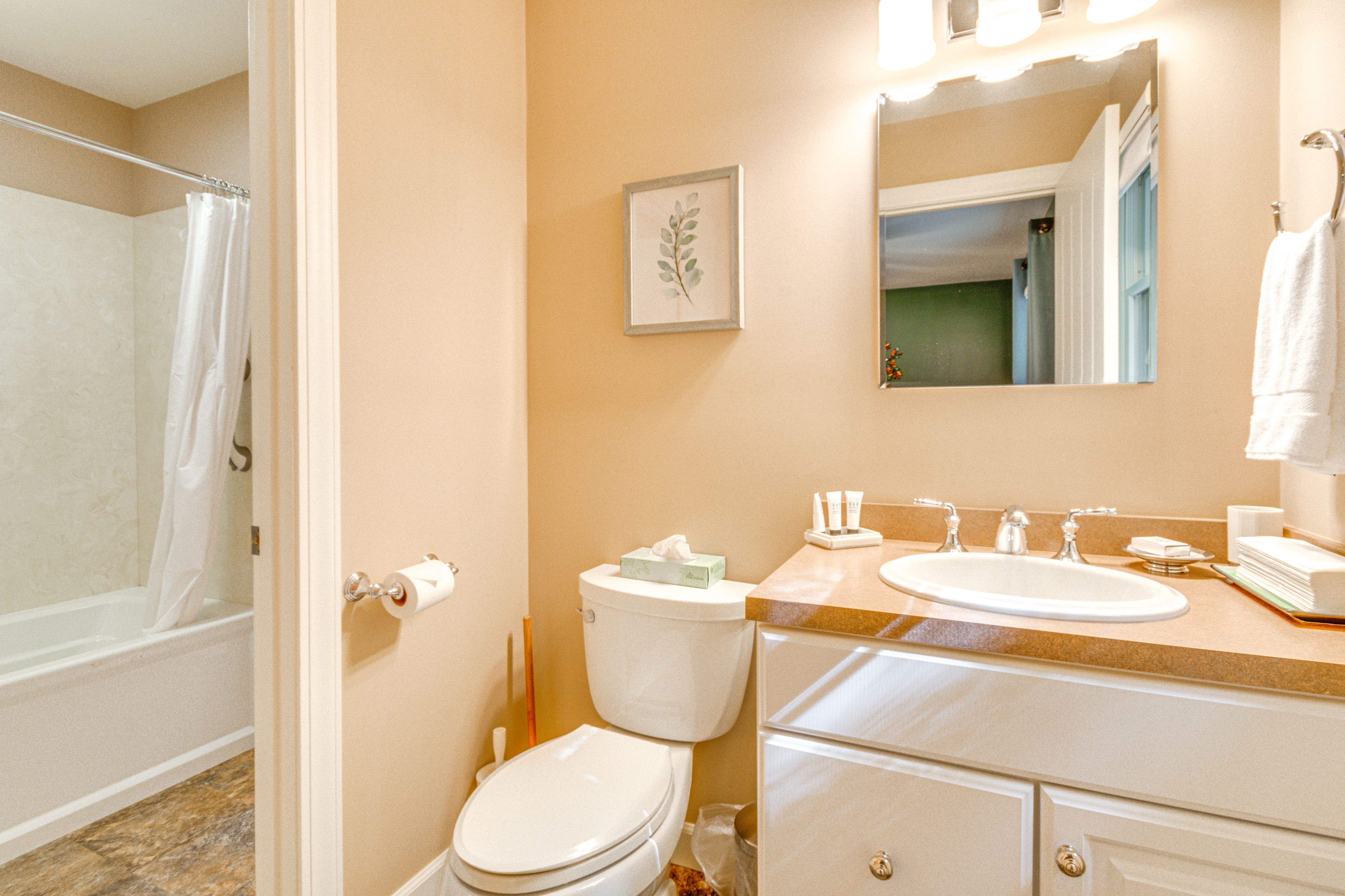 Full Bathroom | Complimentary Toiletries