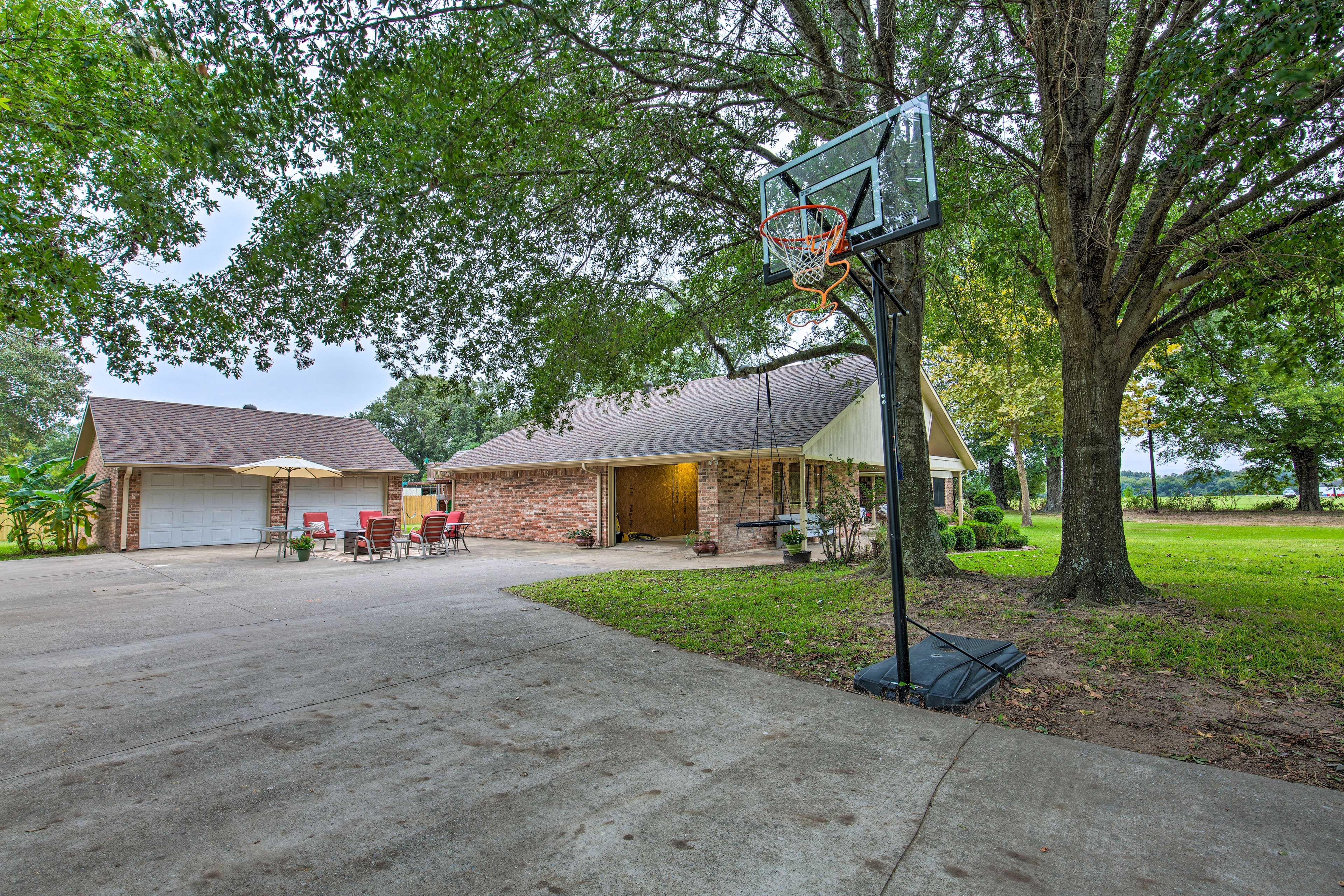 Exterior | Parking | Garage (1 Vehicle) | Driveway (3 Vehicles)