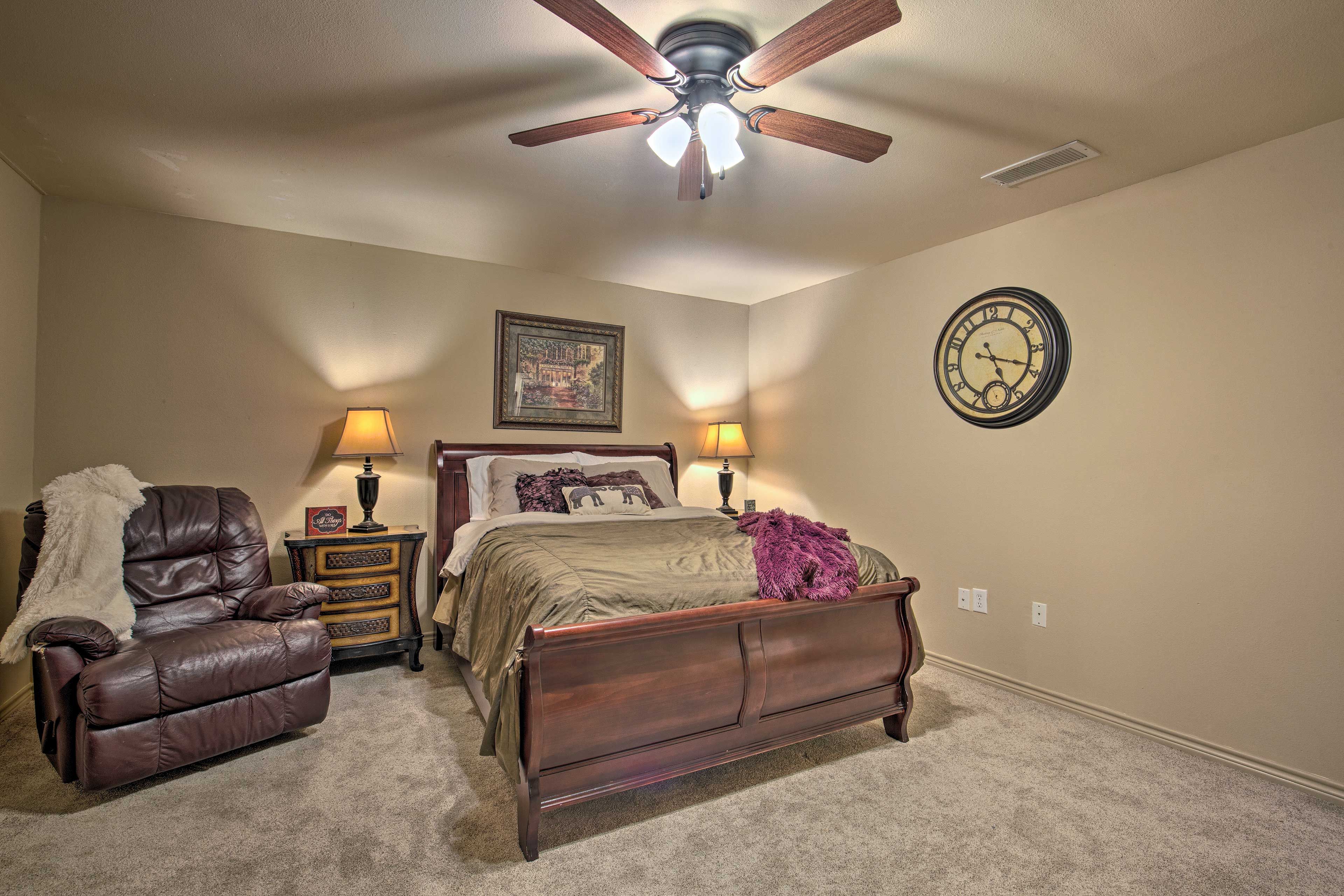 Bedroom 2 | Queen Bed | Piano | En-Suite Bathroom