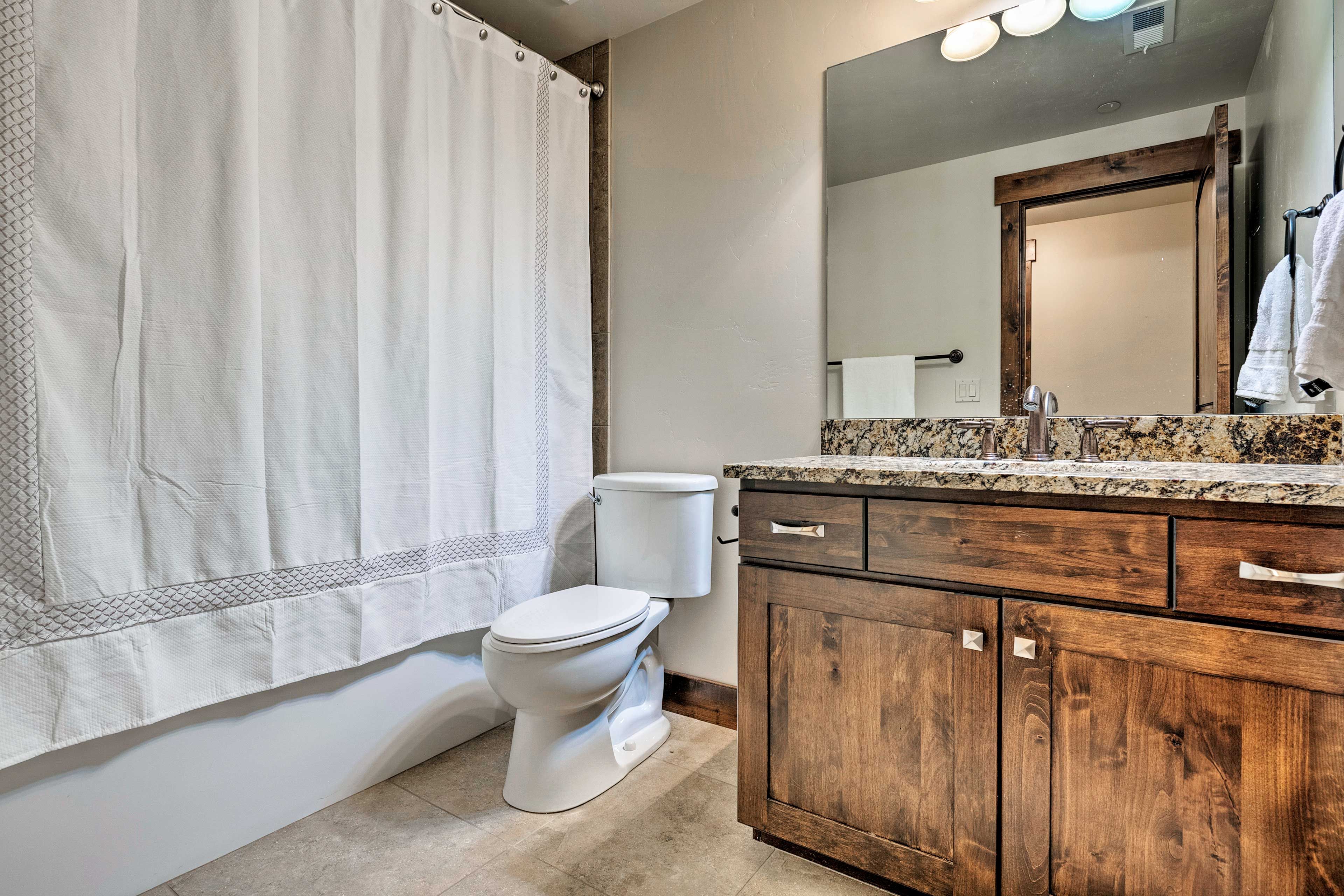 Freshen towels are provided.