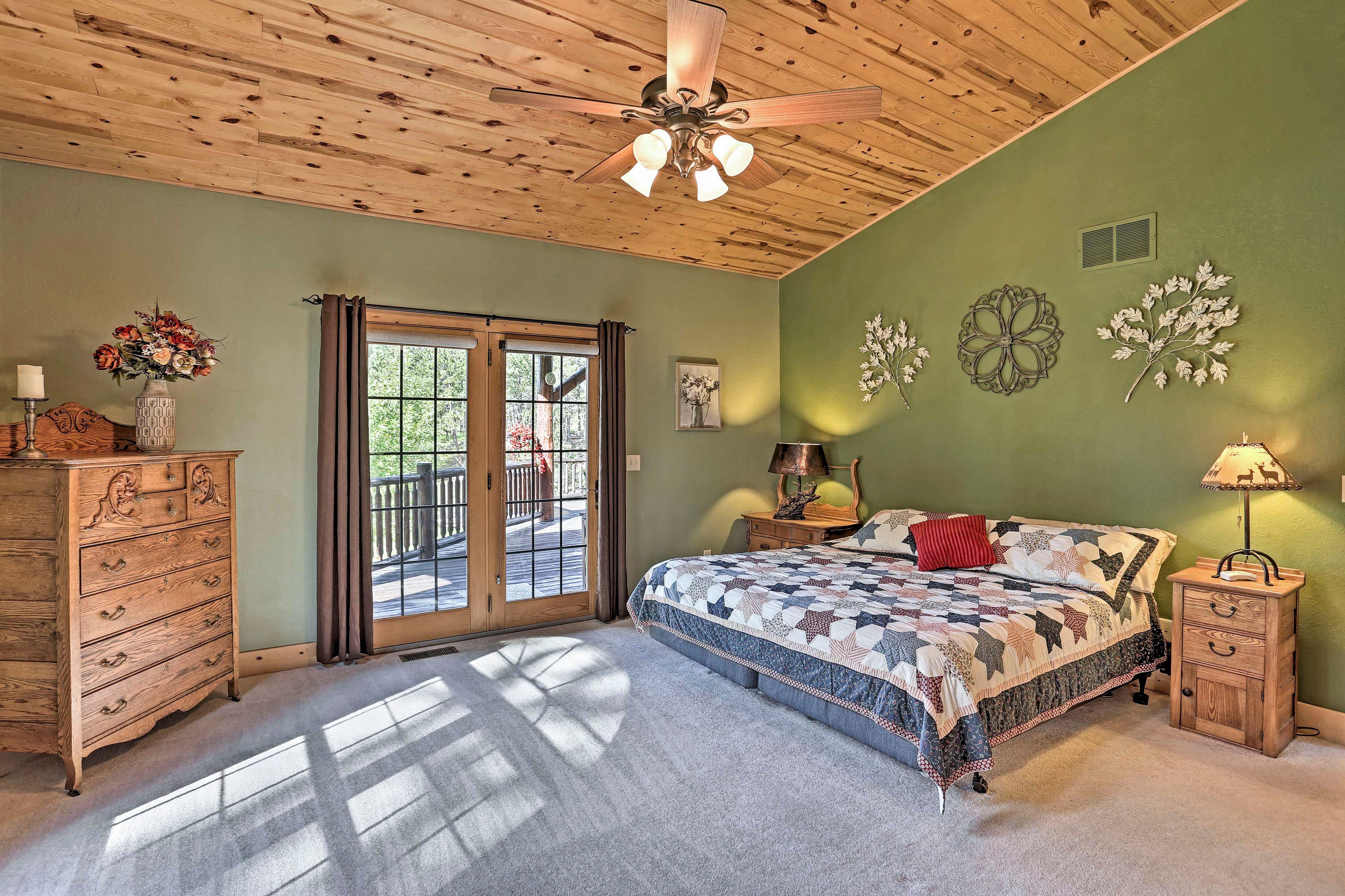 Bedroom 1 | King Bed | Futon | Linens Provided | Main Level