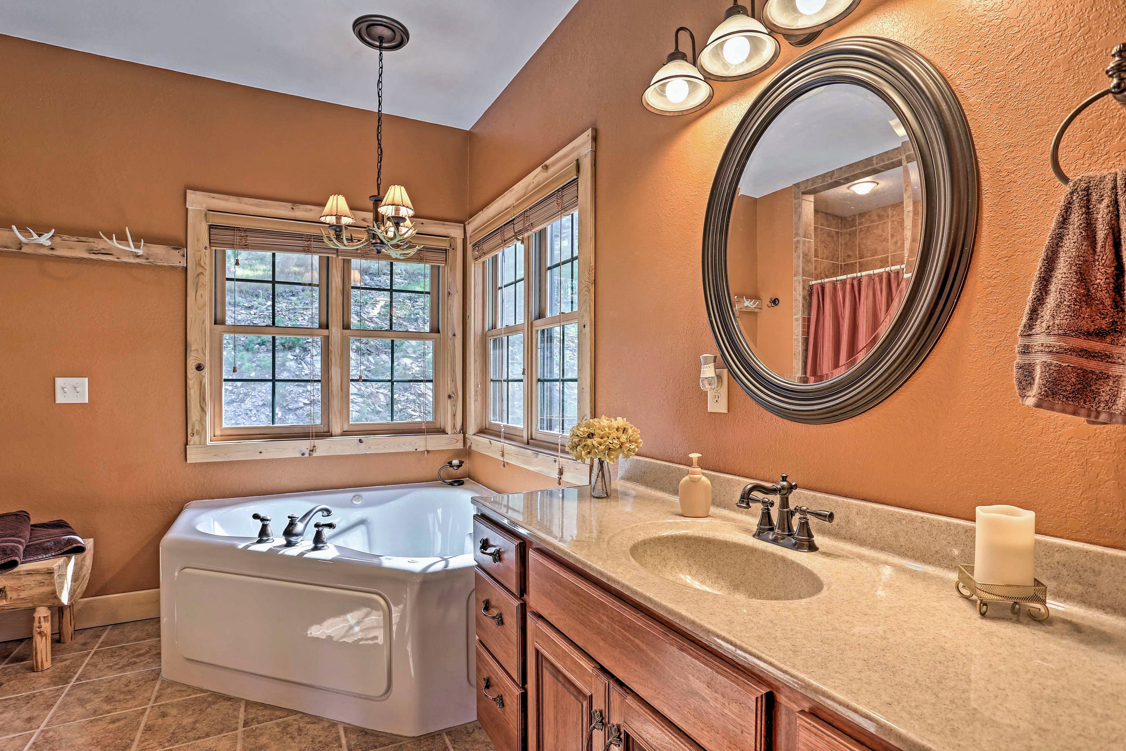 En-Suite Bathroom | Towels Provided