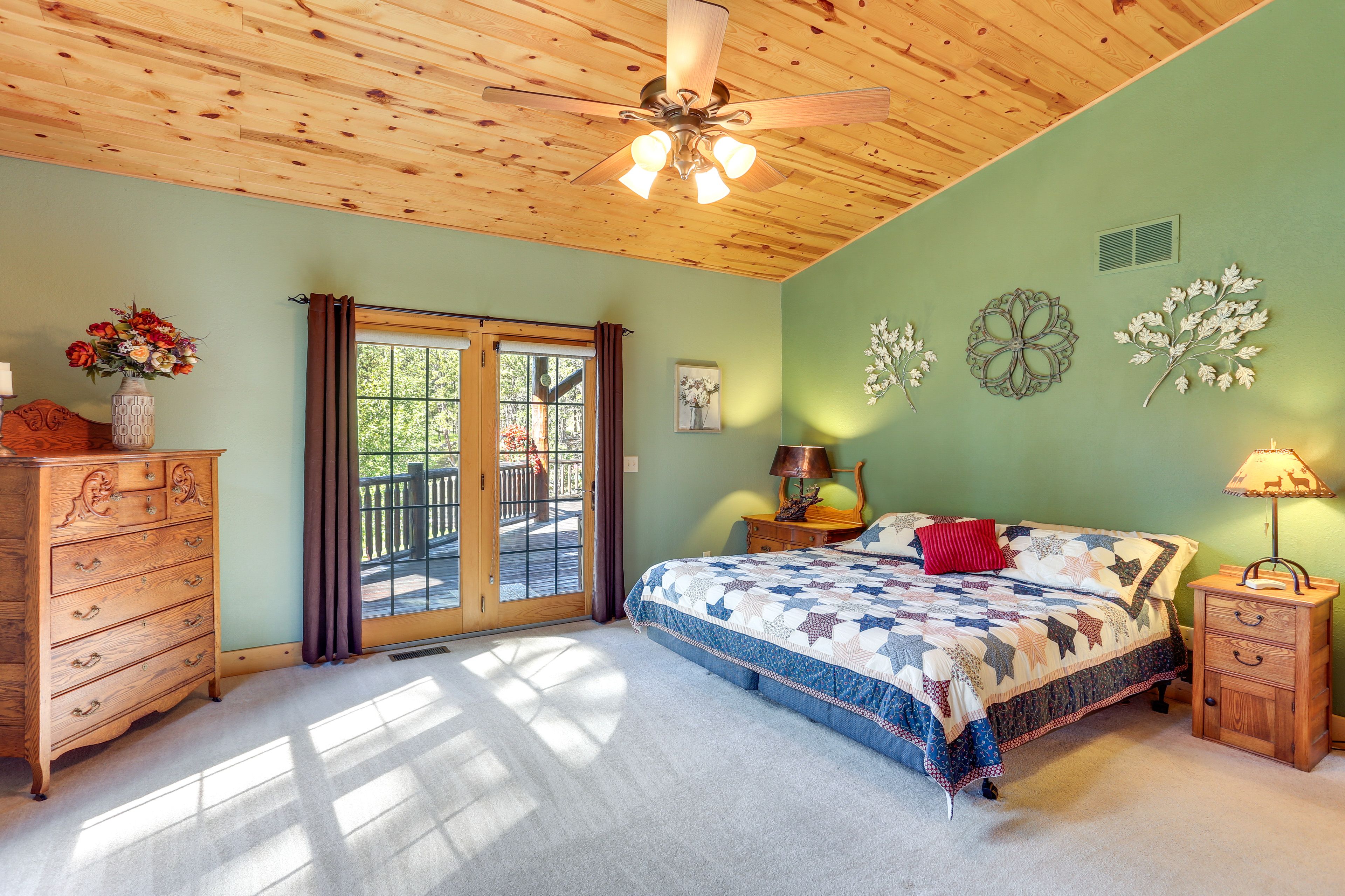 Bedroom 1 | King Bed | Futon | Linens Provided | Main Level