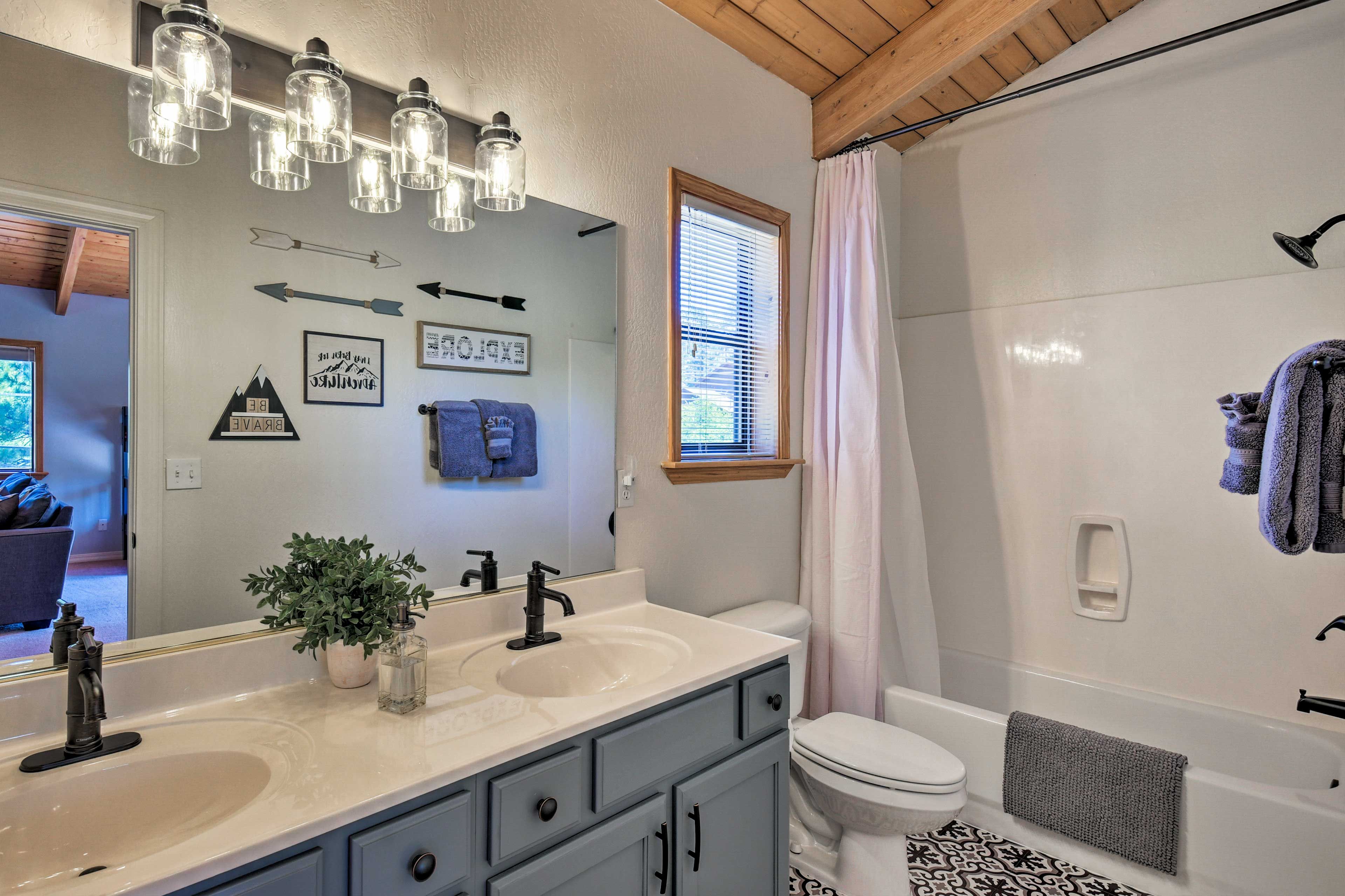 Full Bathroom | 2nd Floor