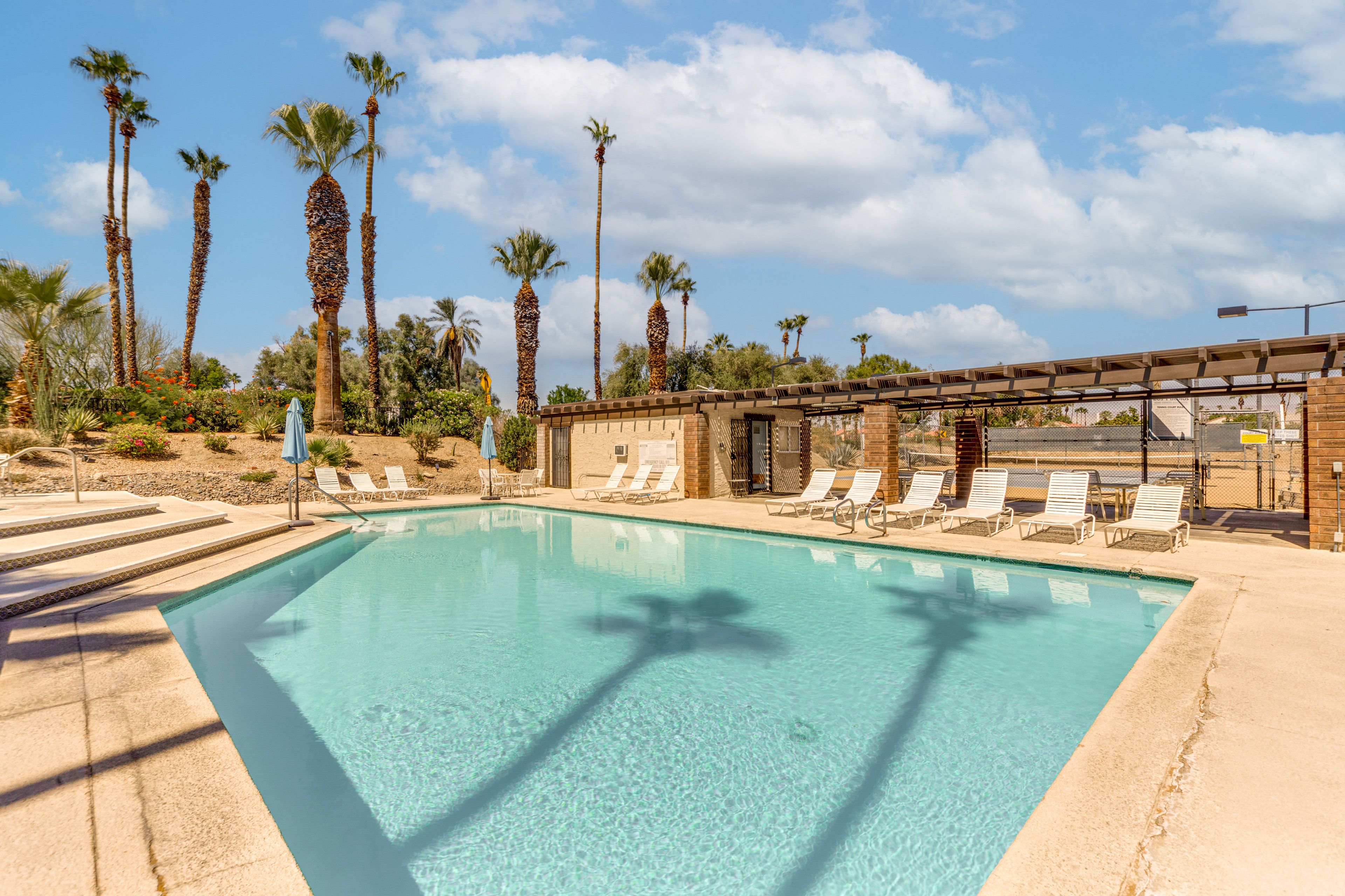 Los Pueblos | Community Pool