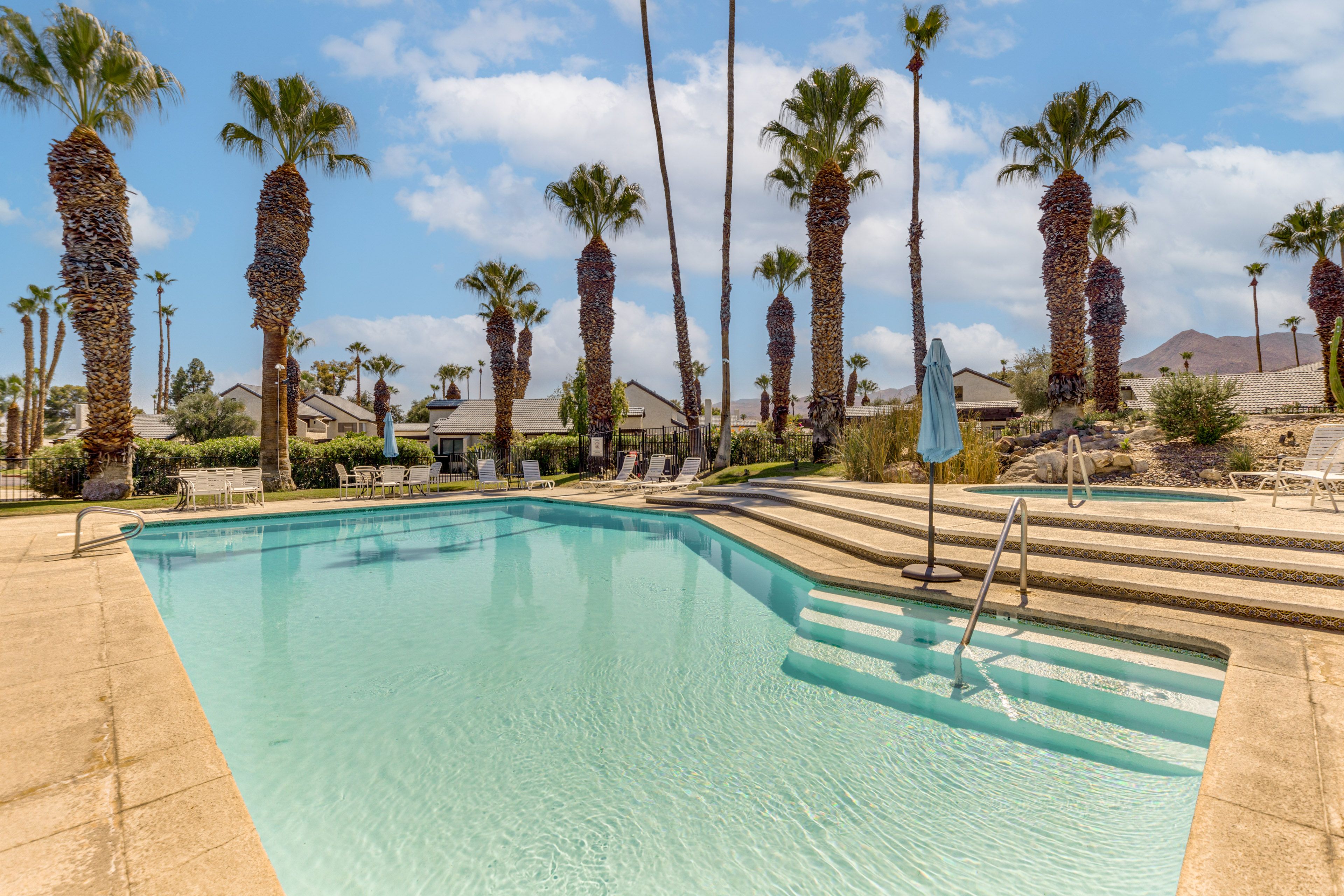 Los Pueblos | Community Amenities