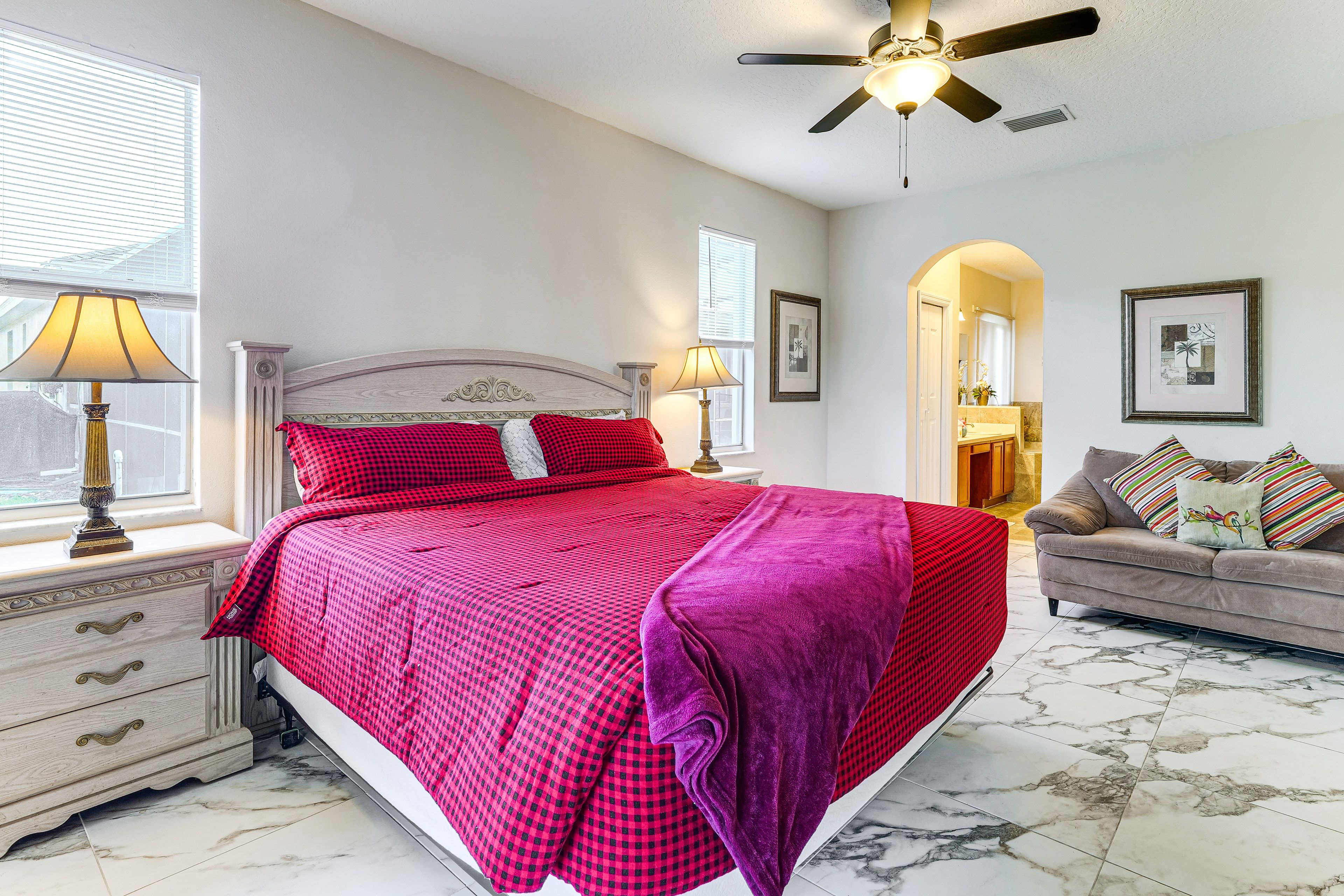 Bedroom 1 | King Bed | 1st Floor