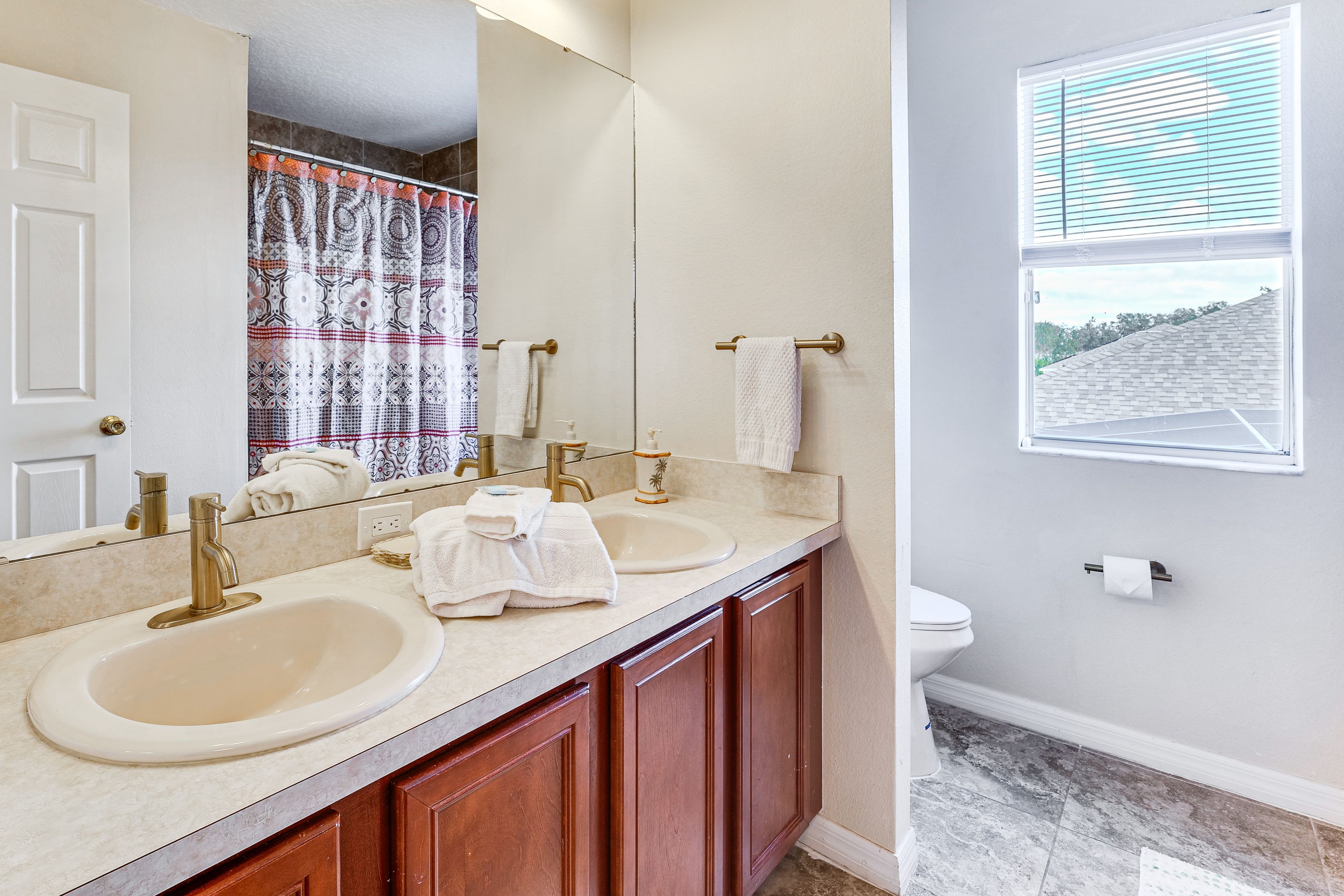 Full Bathroom | 2nd Floor