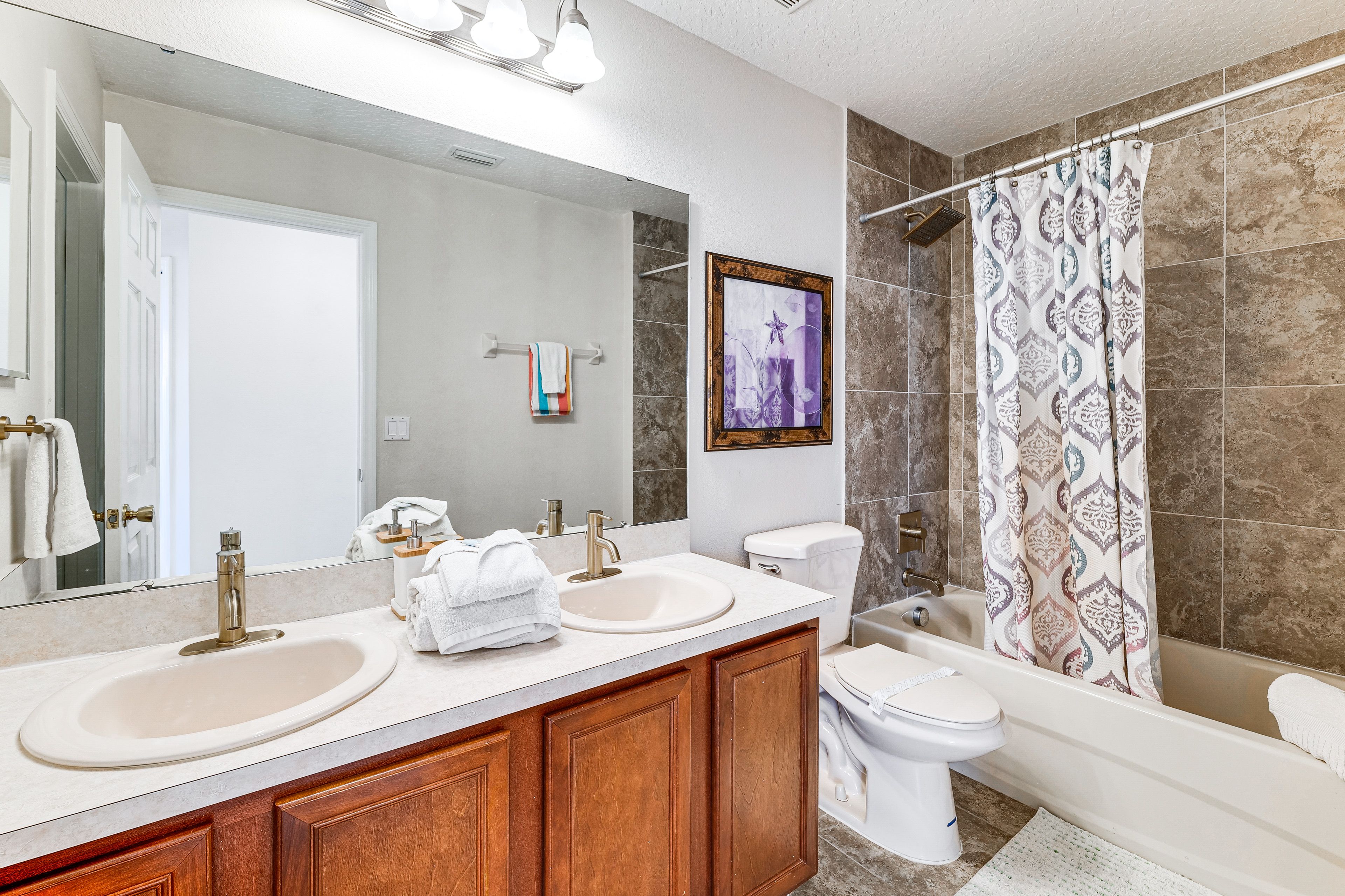 Full Bathroom | 2nd Floor