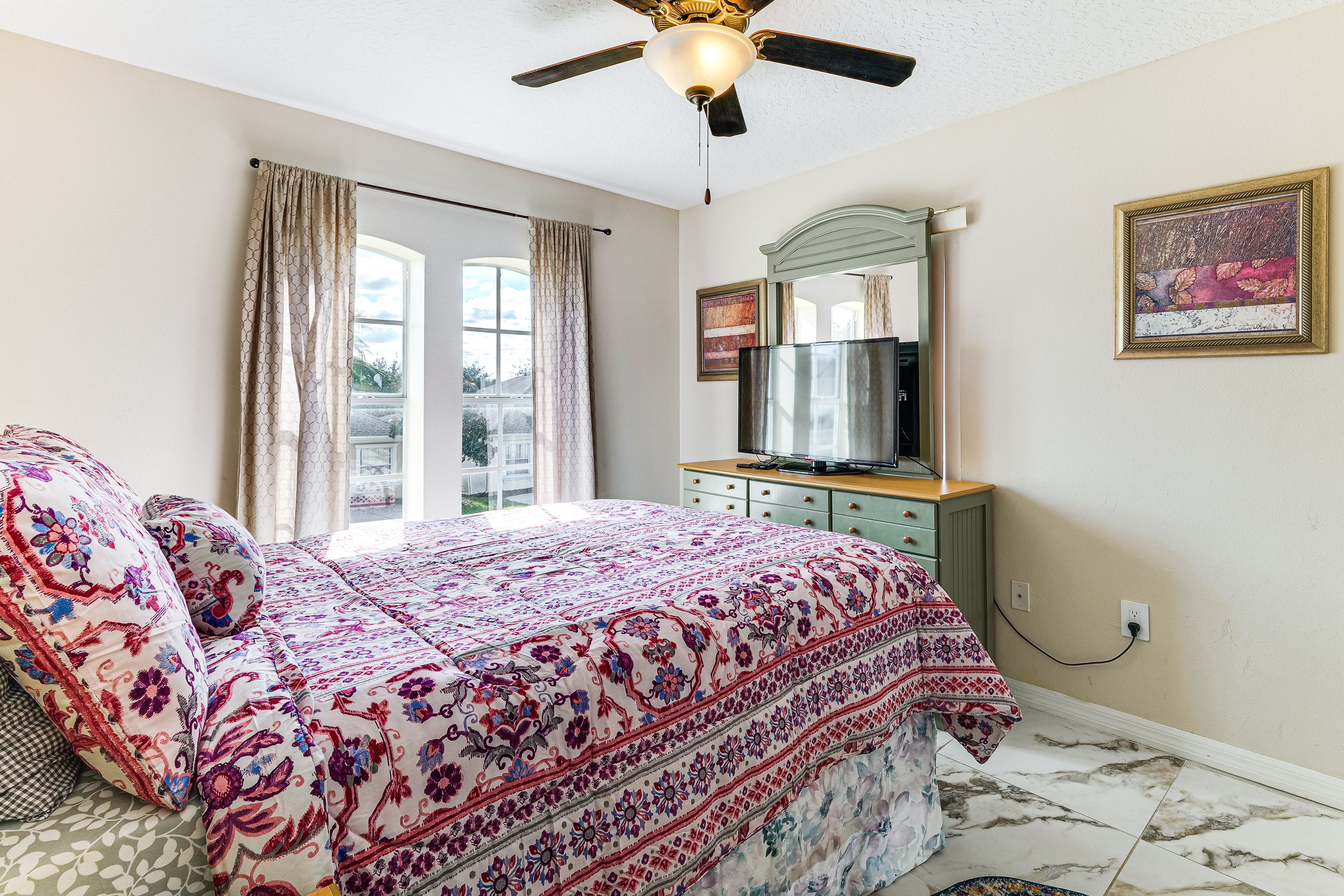 Bedroom 5 | Flat-Screen TV | 2nd Floor