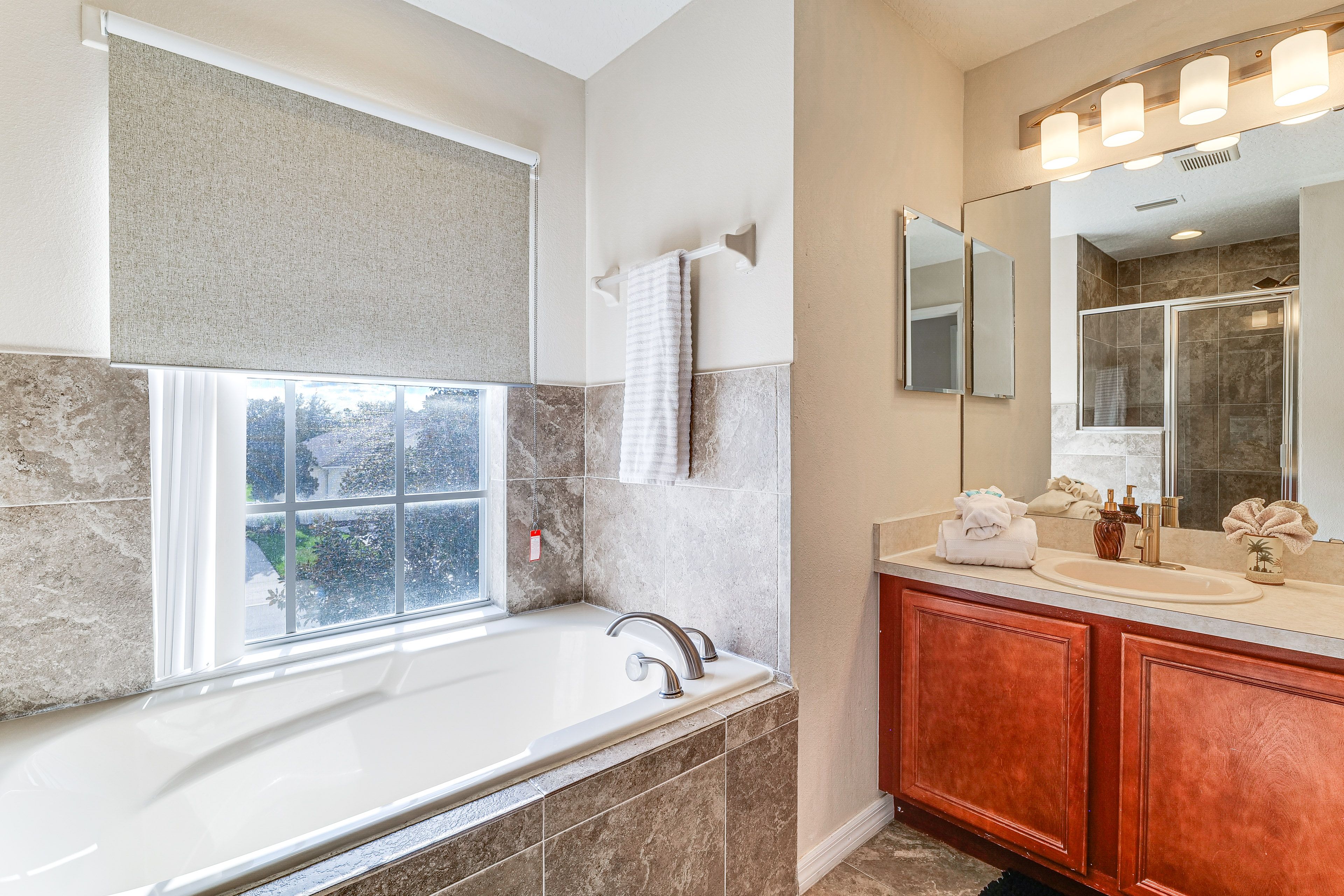 En-Suite Bathroom | 2nd Floor