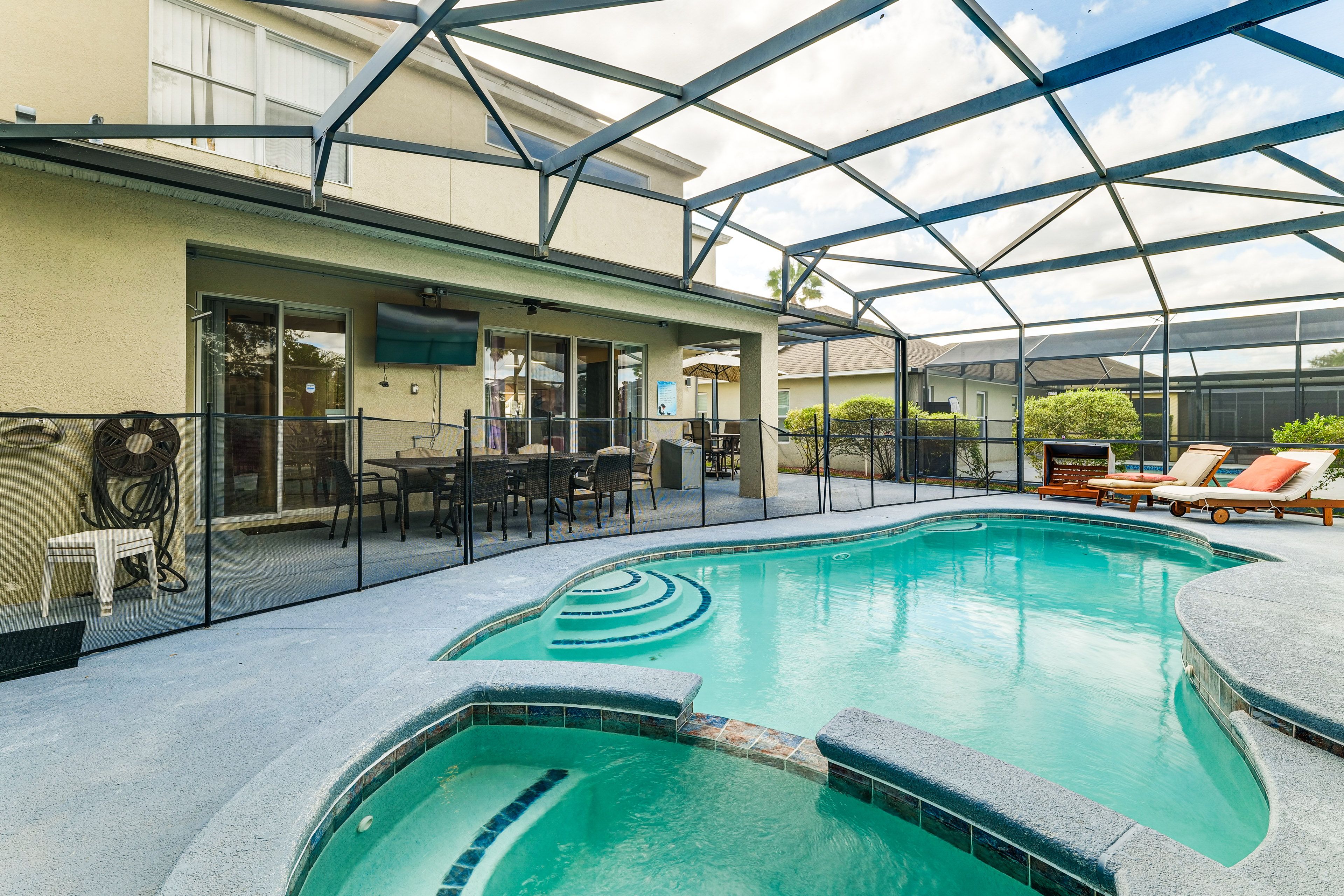 Private Lanai | Multi-Colored Pool Lights