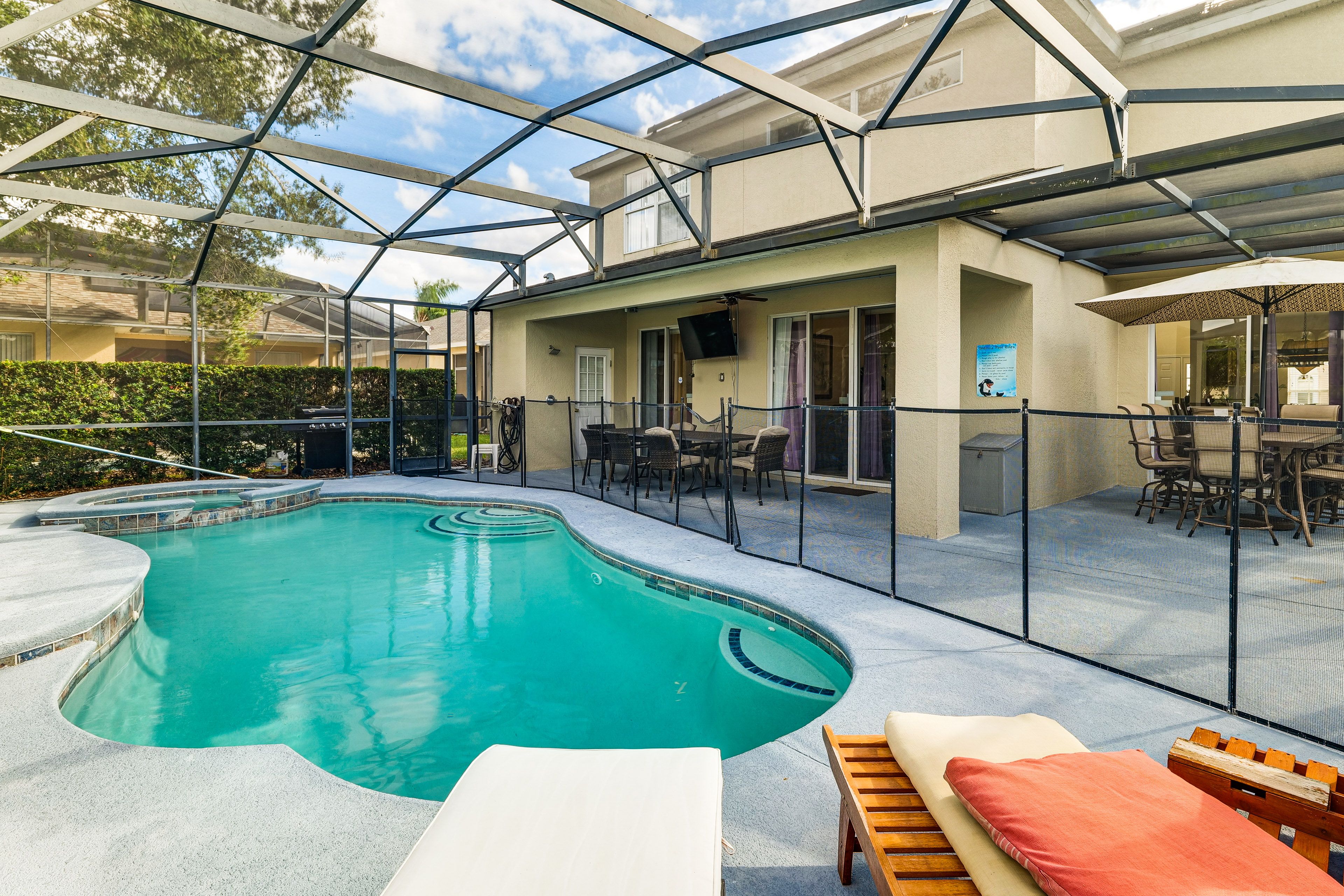 Private Lanai | Multi-Colored Pool Lights