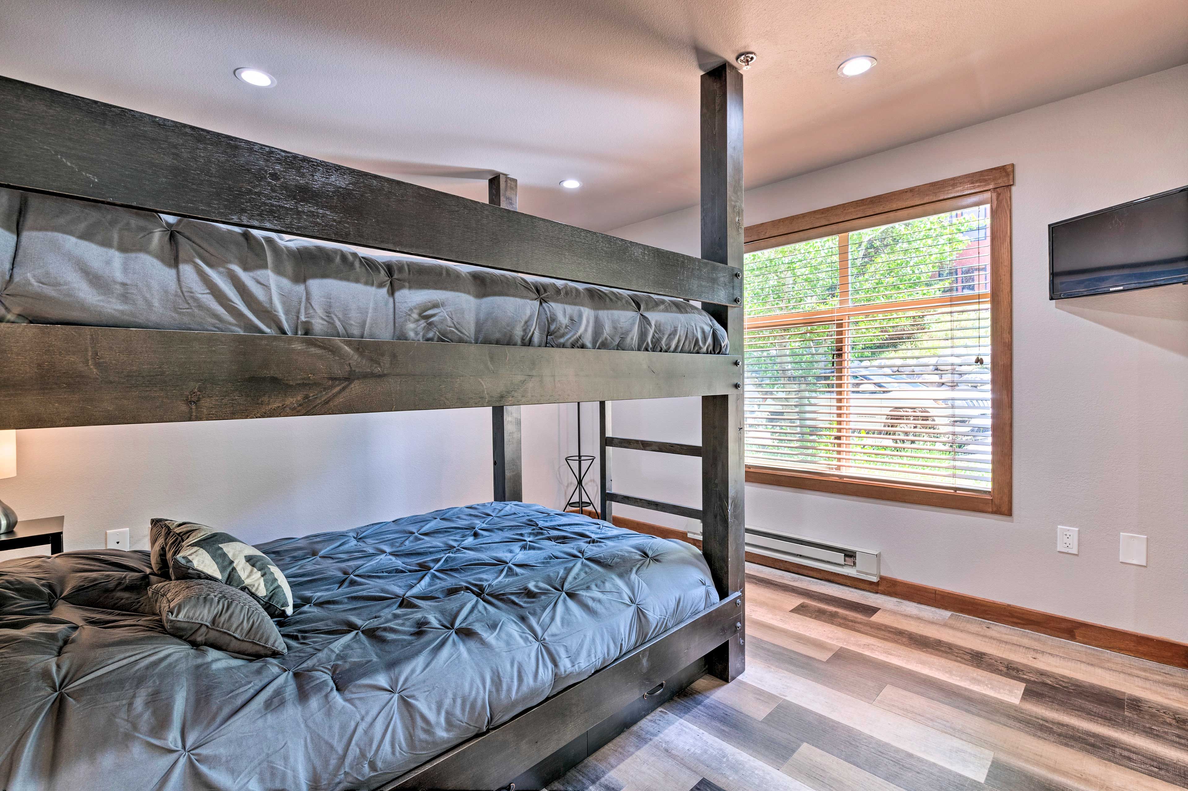 Bedroom 2 | Queen Bunk Bed