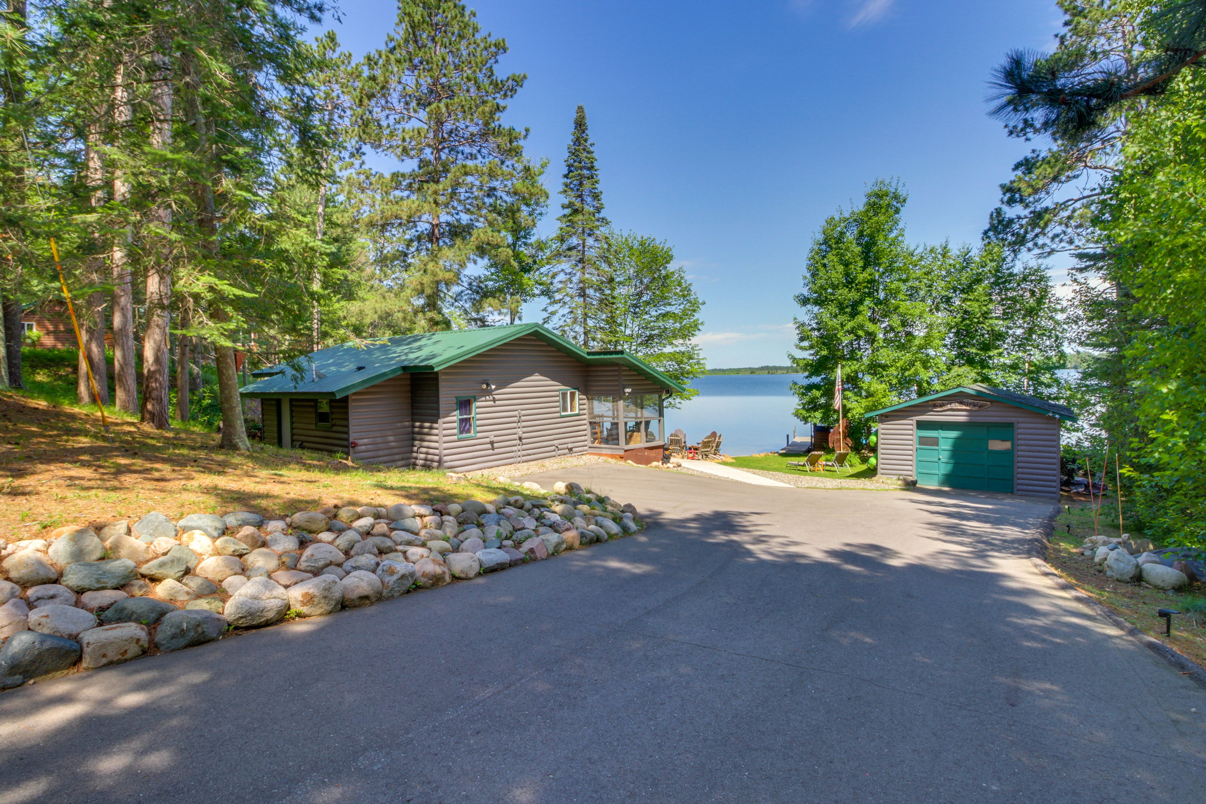 Driveway (6 Vehicles) | Boat & Trailer Parking