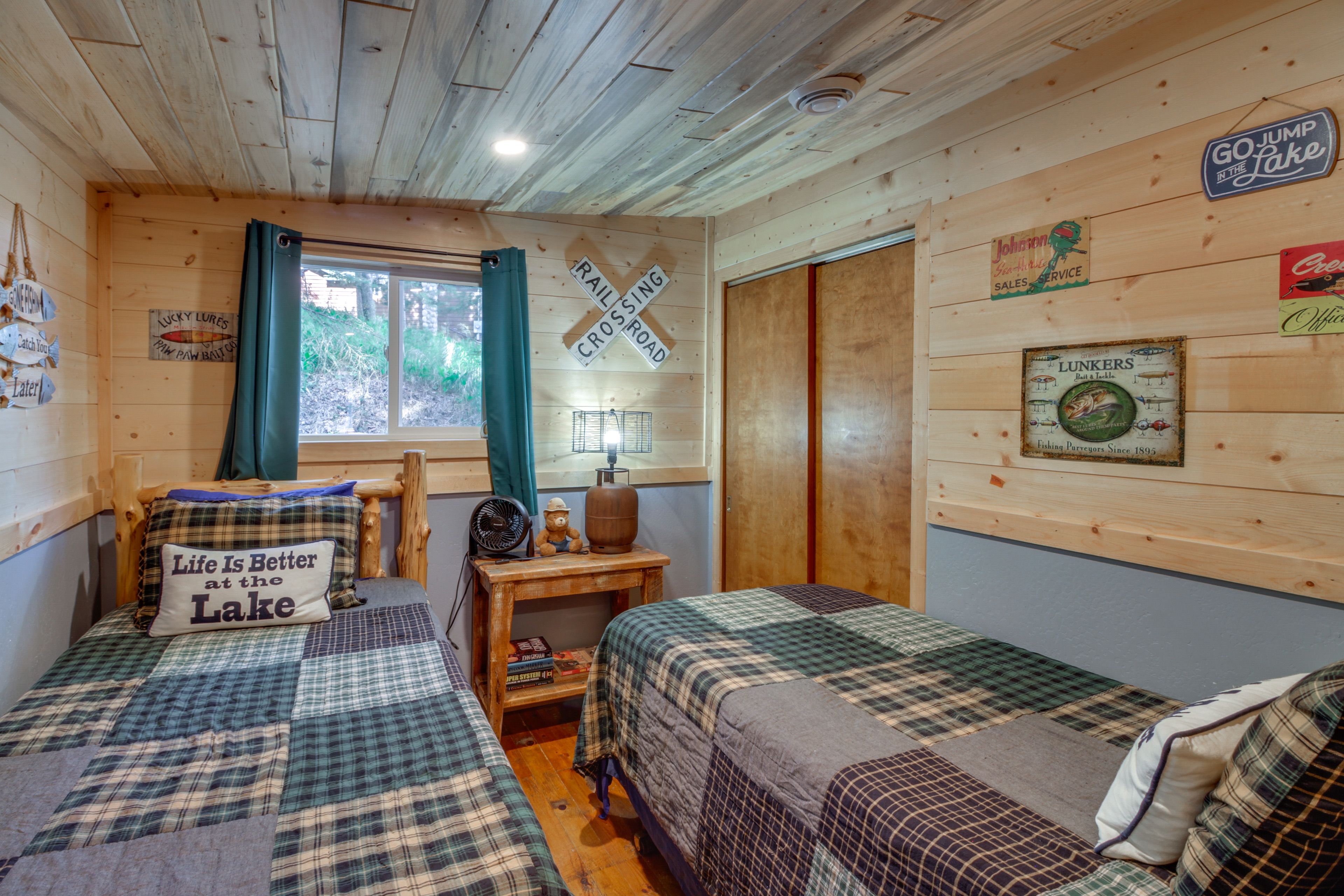 Bedroom 2 | 2 Twin Beds