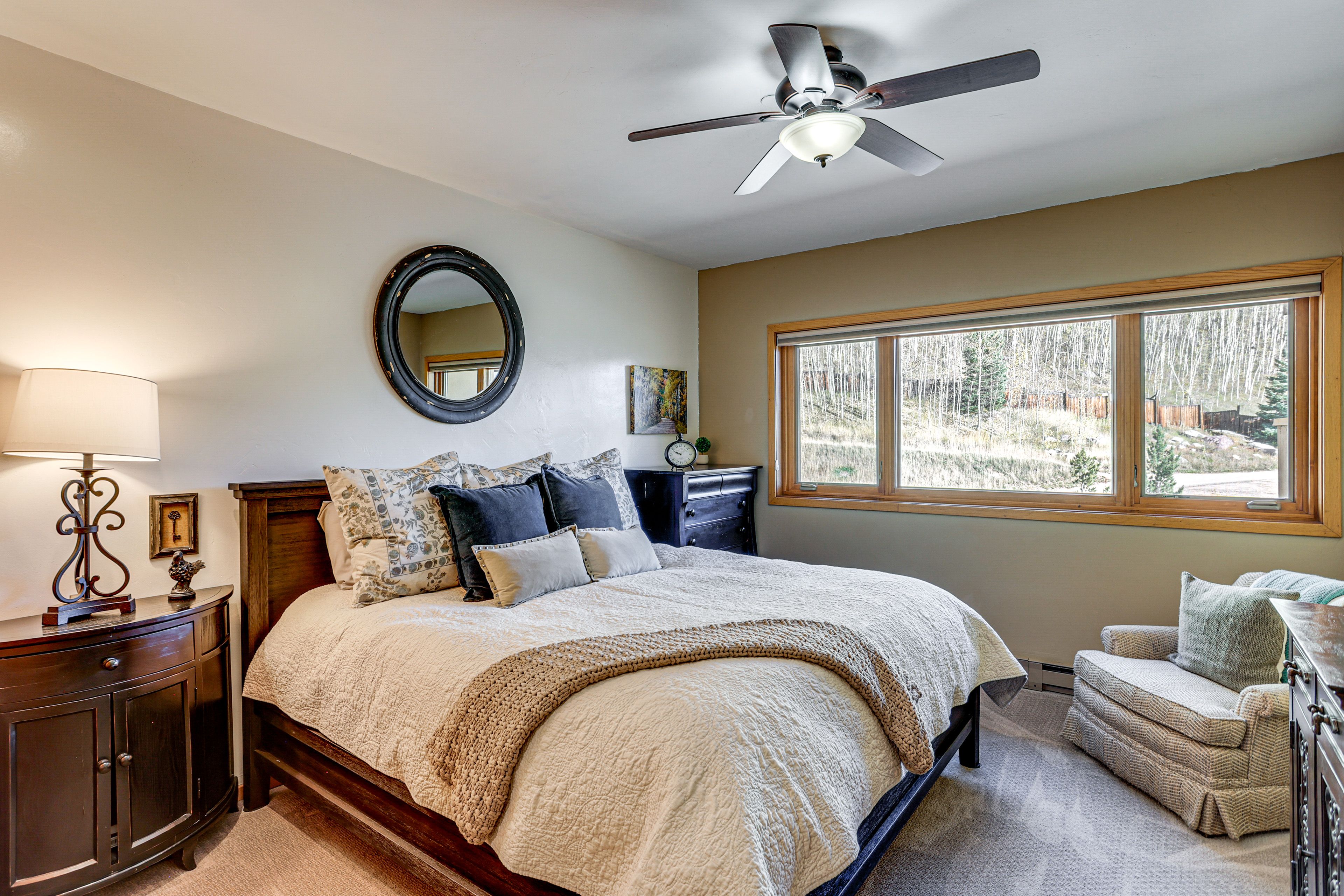 Bedroom 2 | King Bed