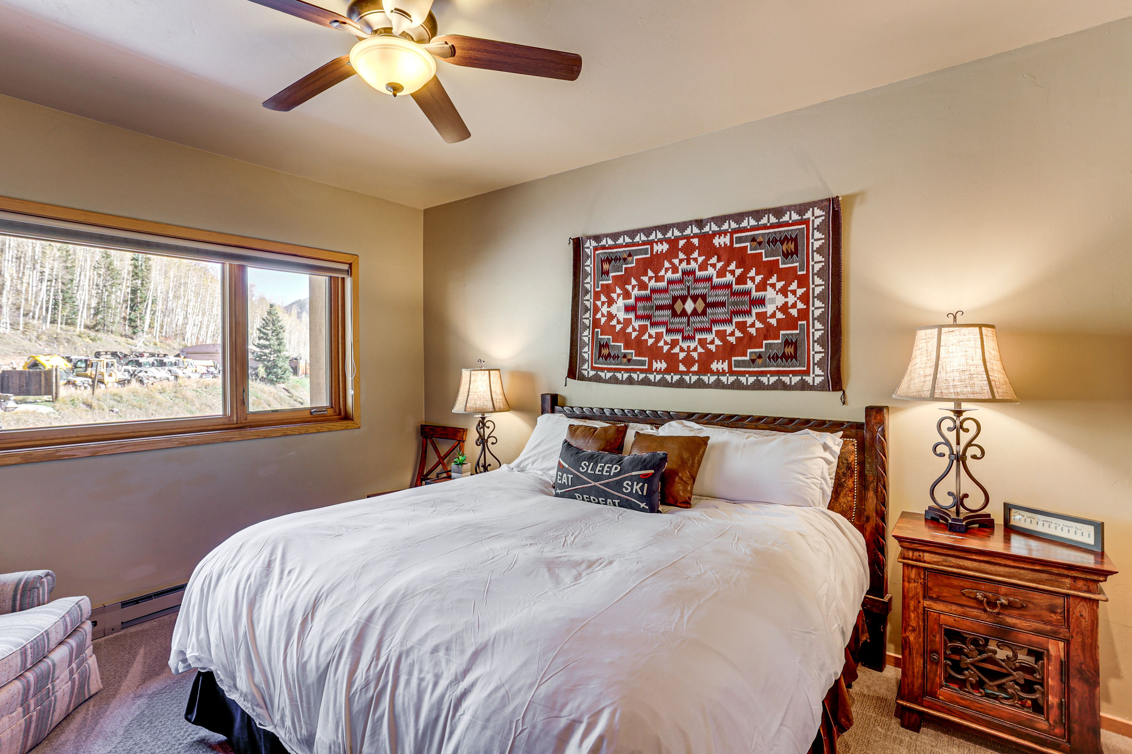 Bedroom 1 | King Bed